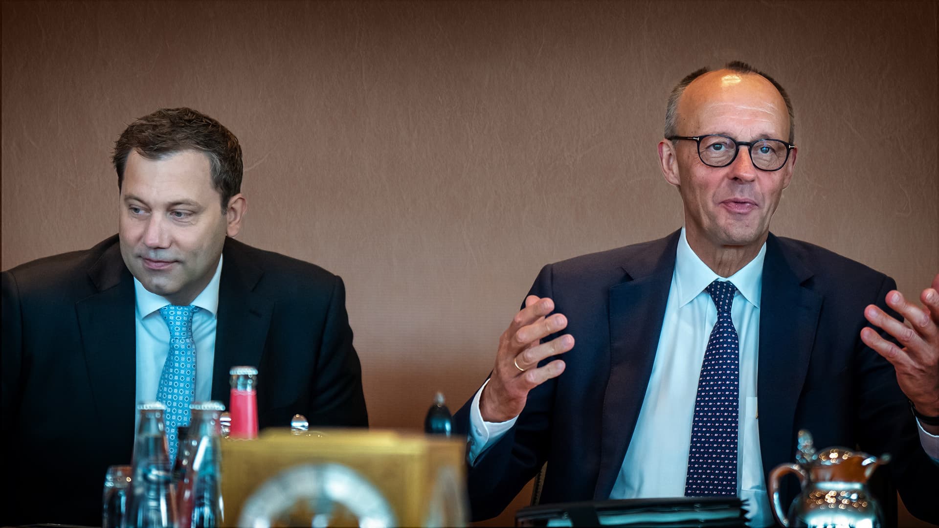 Dauerstreit, plötzliche Kurswechsel und sinkende Umfragewerte: Die Koalition gerät ins Wanken