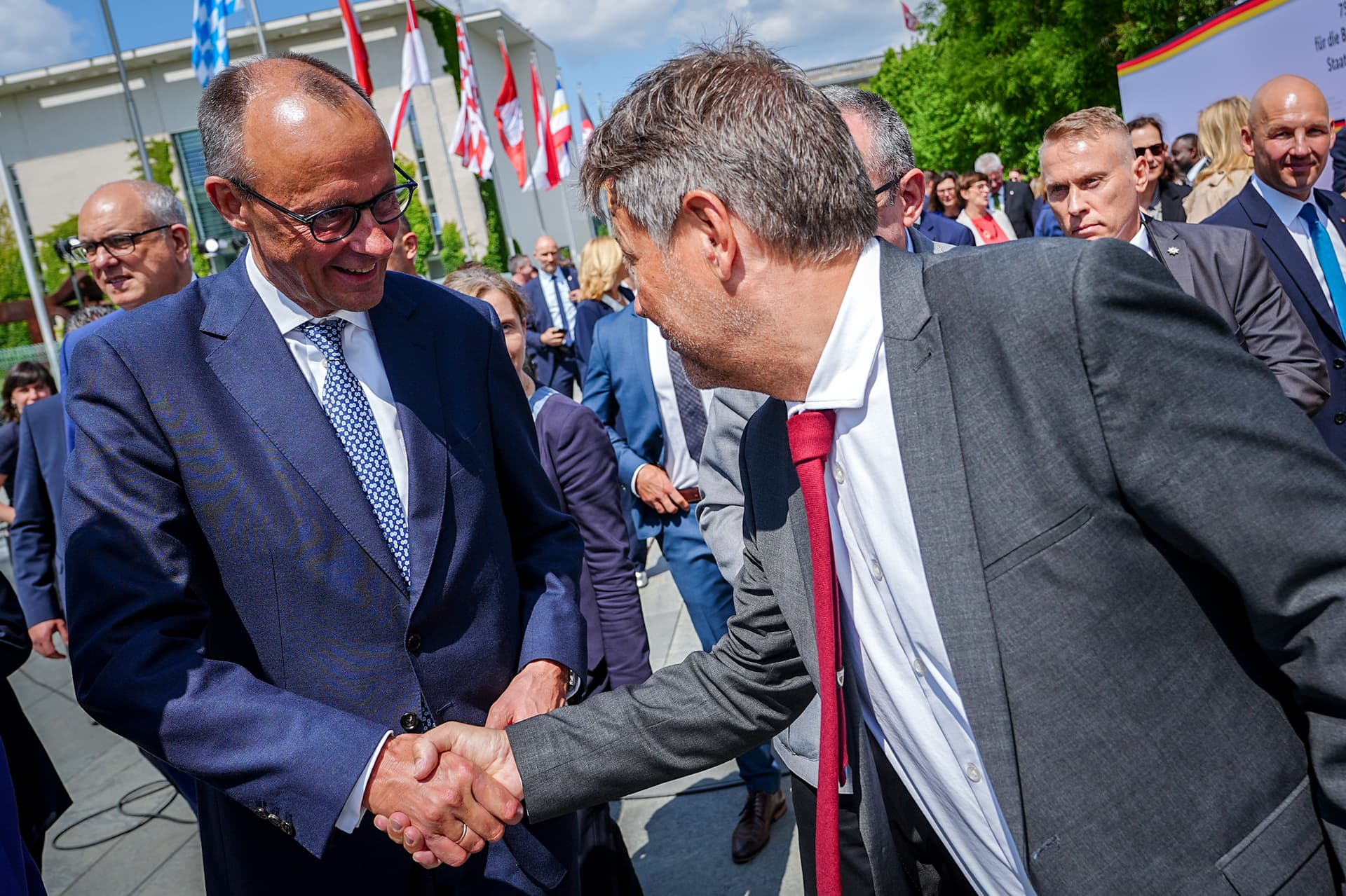 FDP-Politiker schießen gegen CDU-Chef: „Merz biedert sich bei den Grünen an“