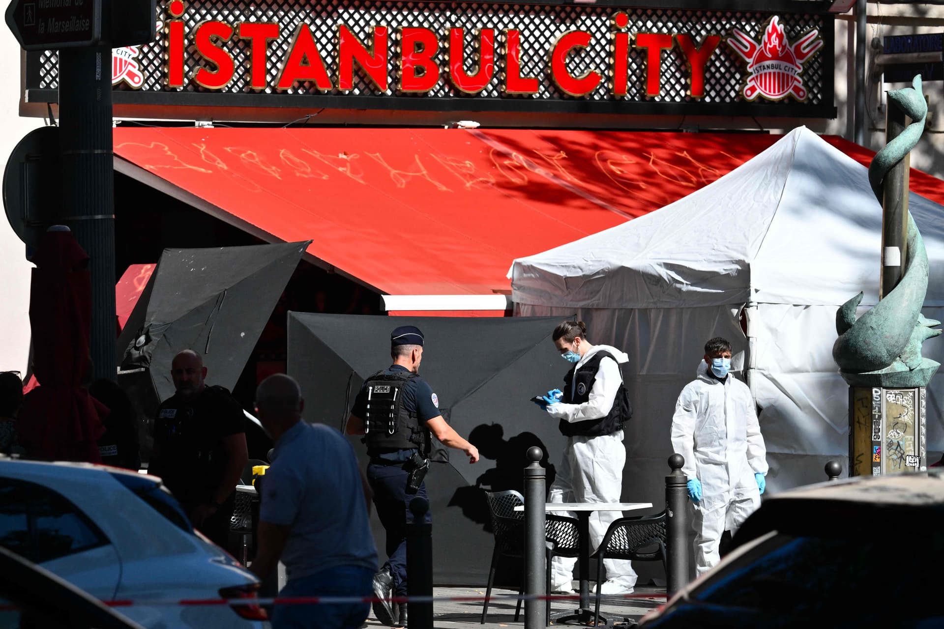 Tunesier in Marseille ruft „Allahu Akbar“ und sticht zu: Fünf Personen verletzt, Täter erschossen