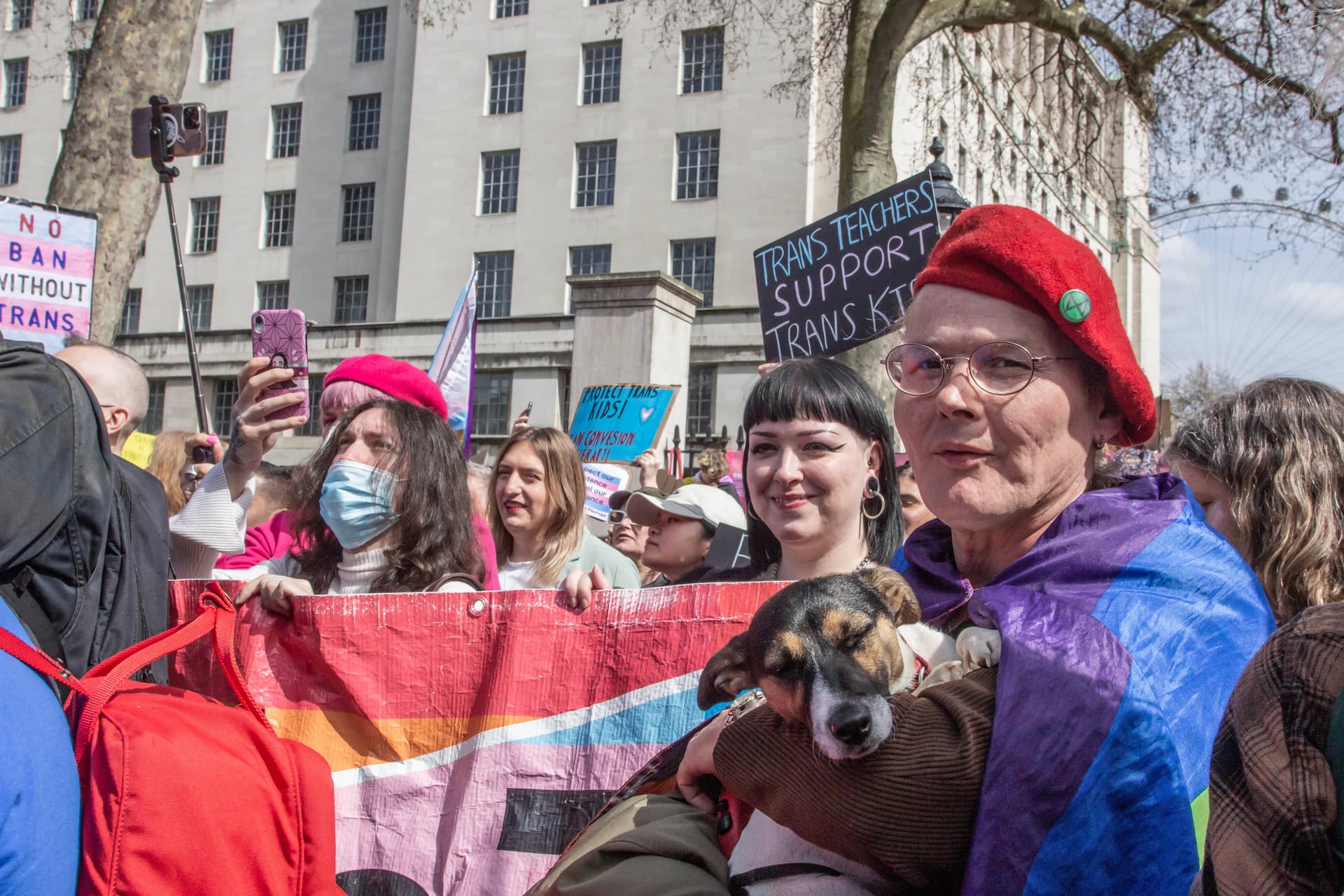 Versuchter Mord, Folter, Entführung: Straftäter ruft zur Gewalt gegen Frauen auf – Trans-Aktivisten applaudieren