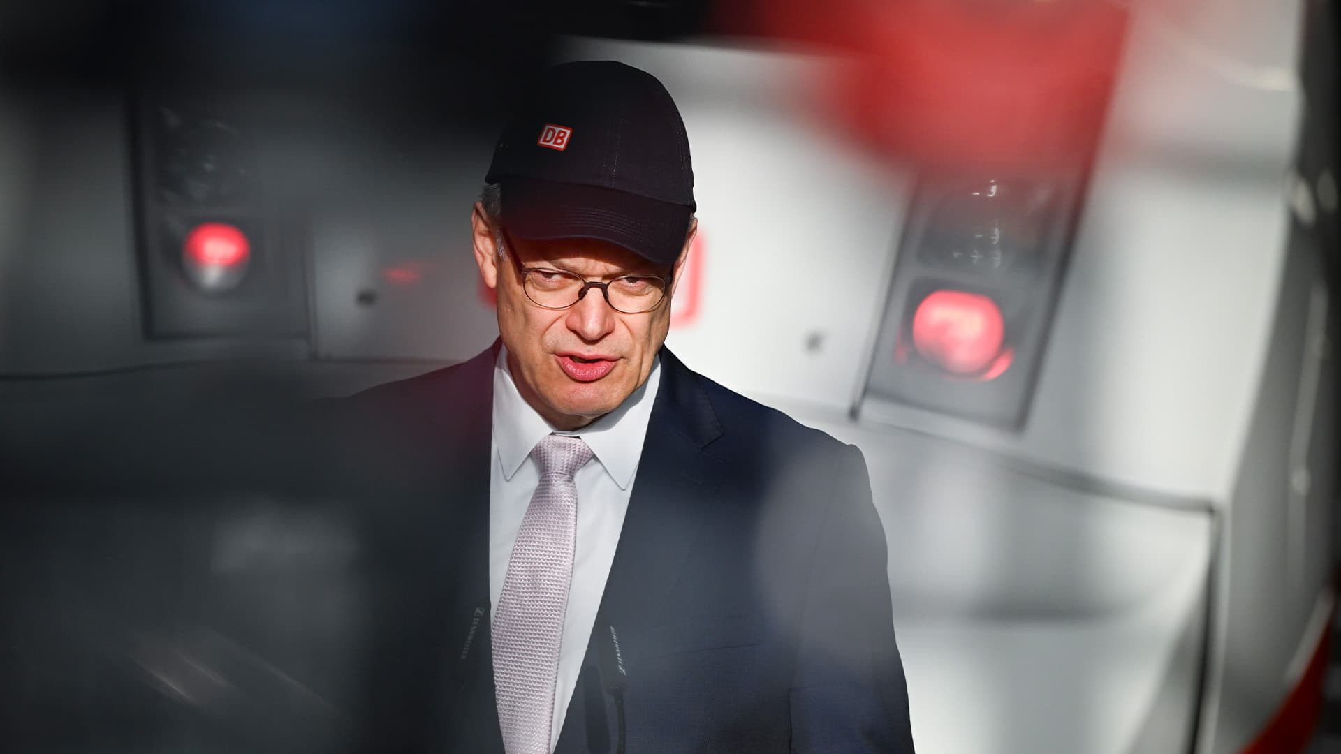 Sofortprogramm für 20 Millionen Euro vorgestellt: Bahn verspricht „mehr Komfort in den Fernzügen“, will aber nur mehr reinigen und heißen Kaffee anbieten