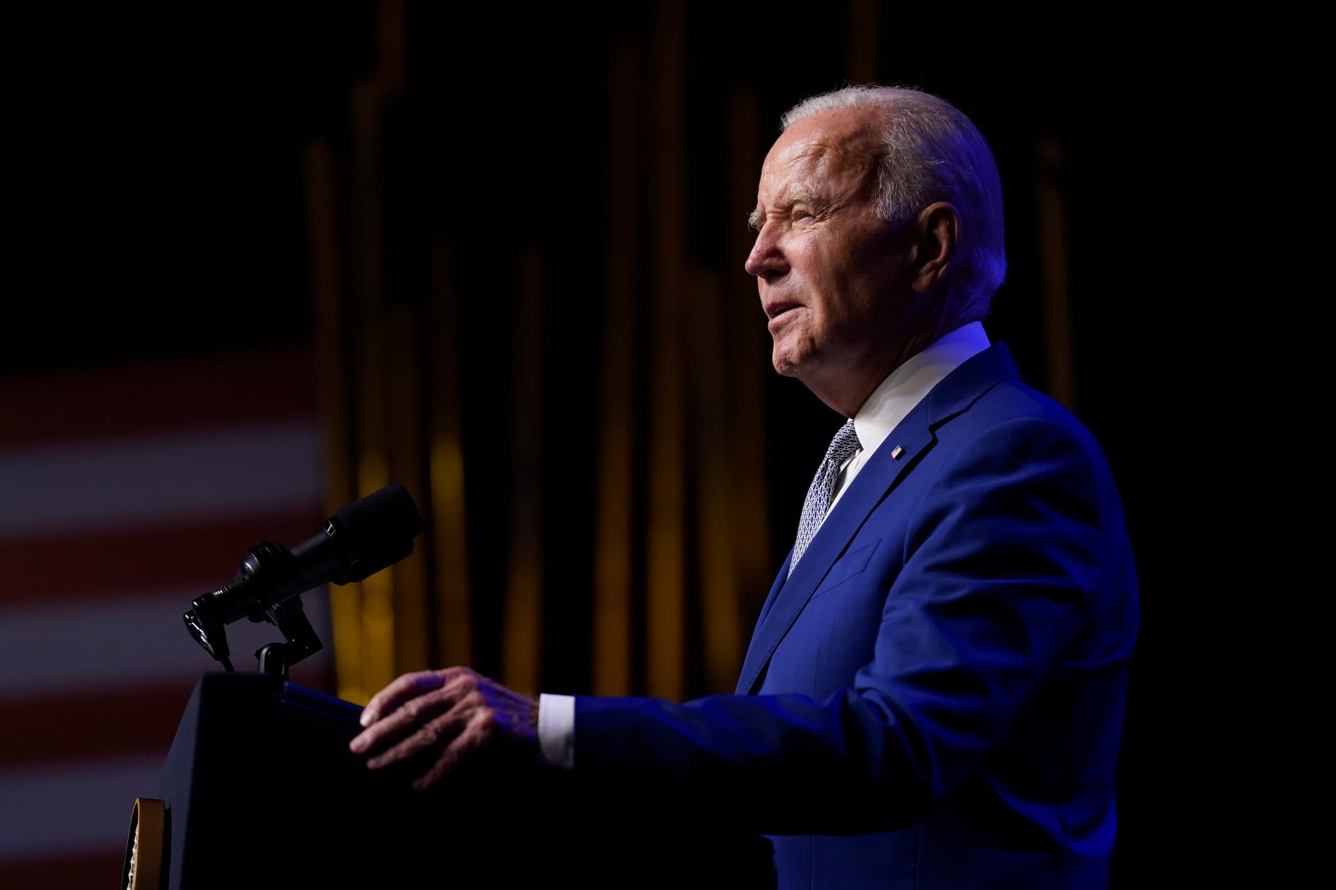 Auftritt in Vietnam: US-Präsident Biden kommt zu spät, verhaspelt sich, versteht fast nichts – und muss schnell ins Bett