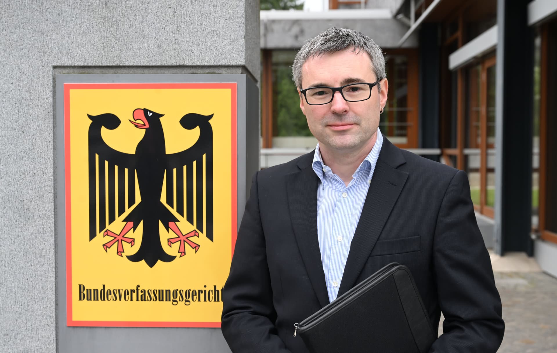 Mann klagte bis Karlsruhe: Bundesverfassungsgericht stärkt Rechte leiblicher Väter