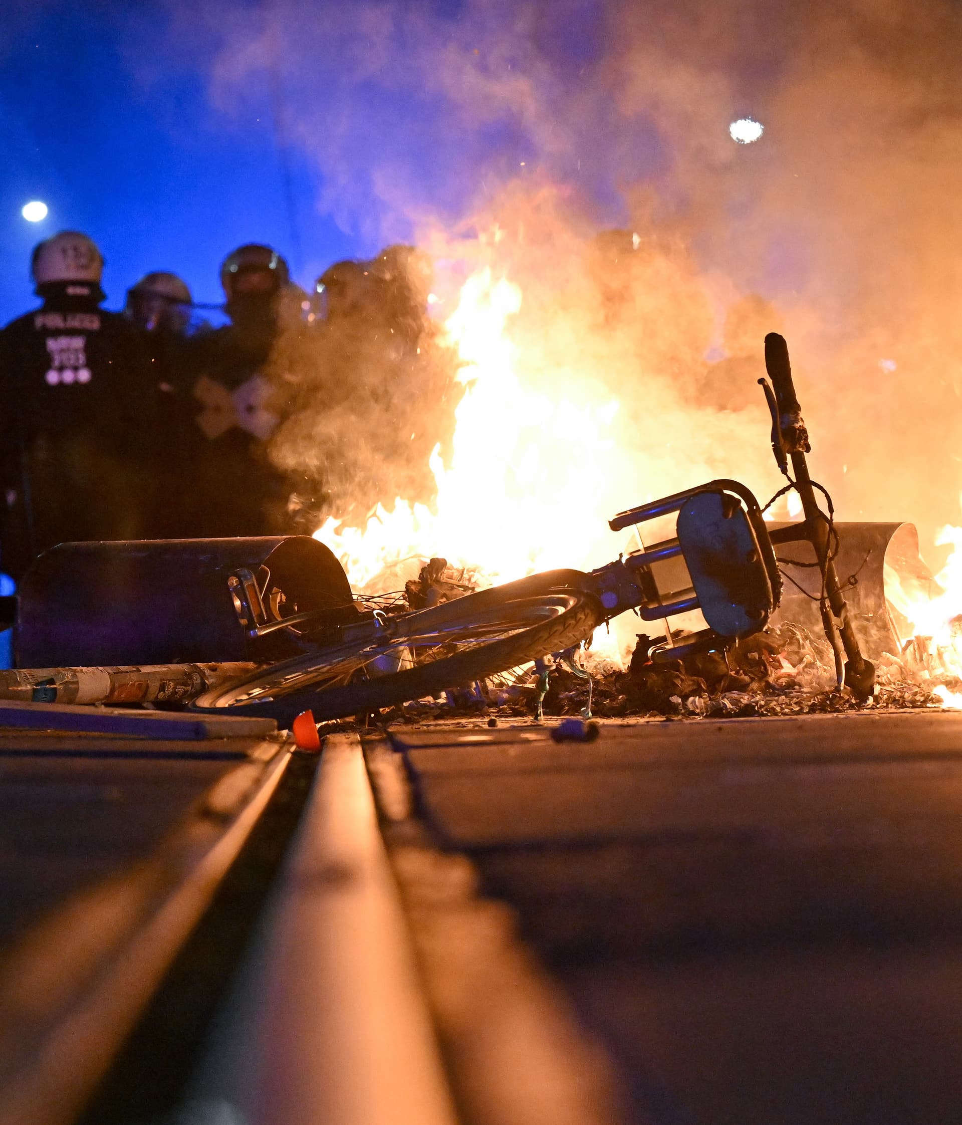 „Tag X“-Randale im Live-Ticker: 50 verletzte Polizisten, 30 Festnahmen