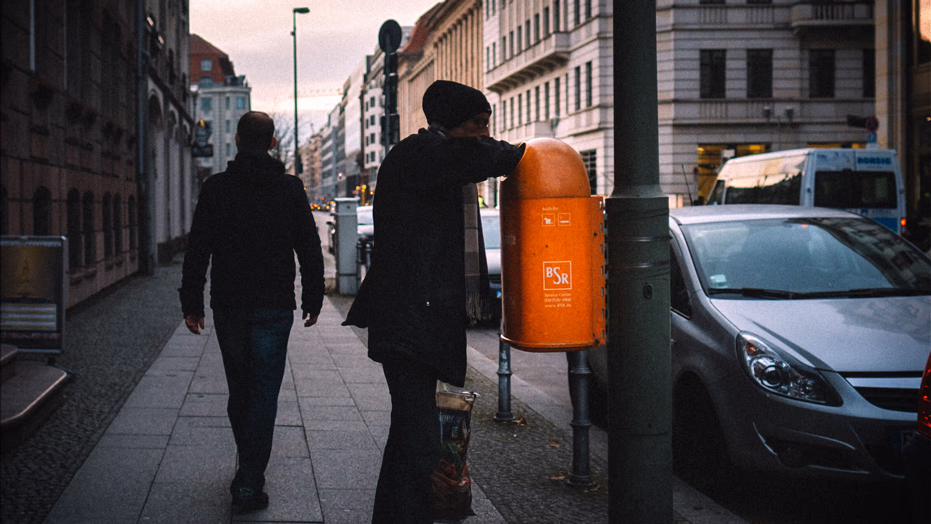 Weil er Pfandflaschen für 58,25 Euro sammelte: Rentner aus Hamburg wurde Grundsicherung gekürzt