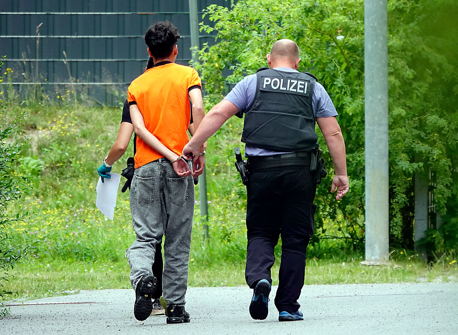 Angriff in Chemnitzer Gartenanlage: Frau von sieben Syrern sexuell belästigt und geschlagen