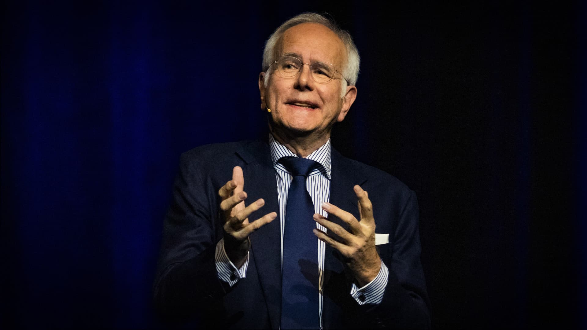 Harald Schmidt bei Monika Gruber: „Die Aufregungsindustrie lässt einen nicht im Stich“