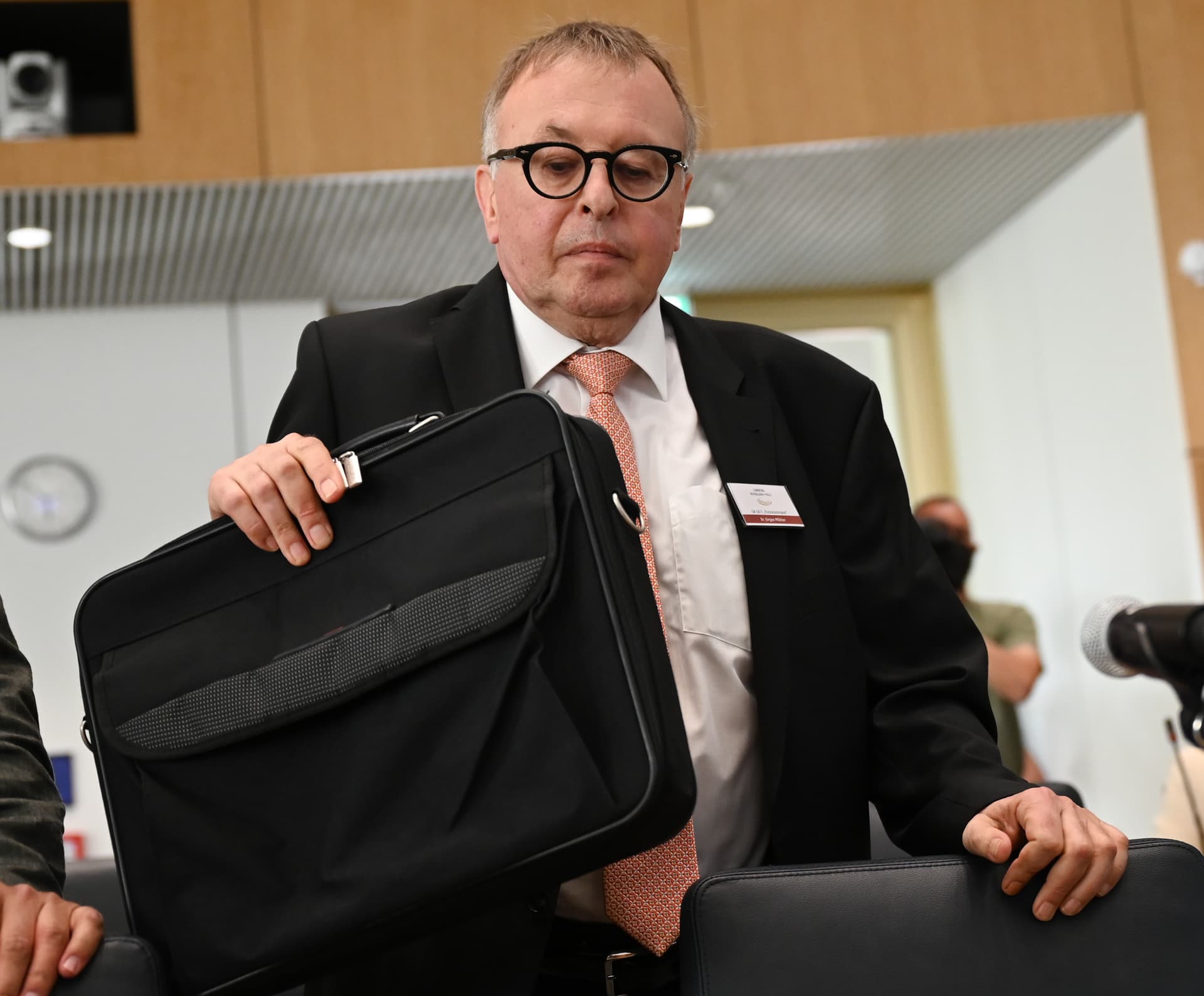 Disziplinarverfahren: Verliert der Ahrtal-Landrat jetzt sein Gehalt?