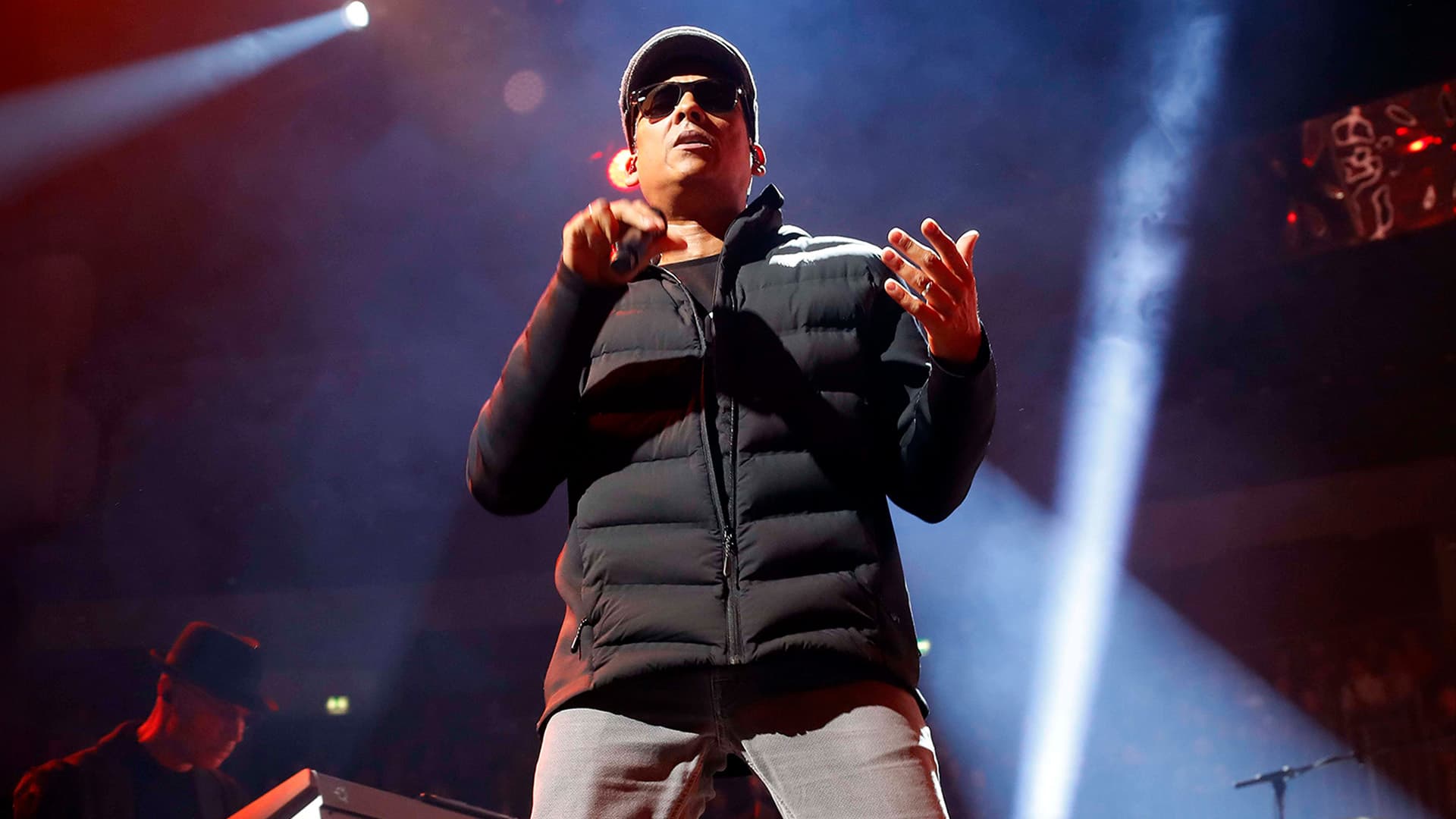 Wie Xavier Naidoo erst Popstar war, dann Schwurbel-Meister wurde, aber stets Deutschlands Dauer-Reizfigur blieb
