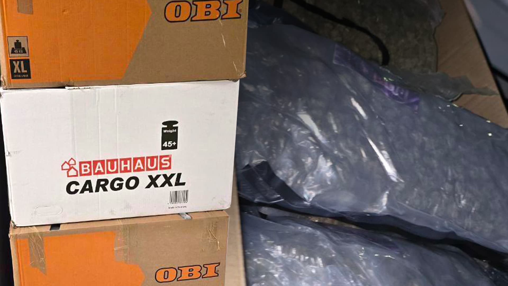 40 Kilogramm Cannabis: Makler stößt bei Wohnungsbesichtigung auf Drogenversteck – mutmaßliche Dealer fliehen durchs Fenster