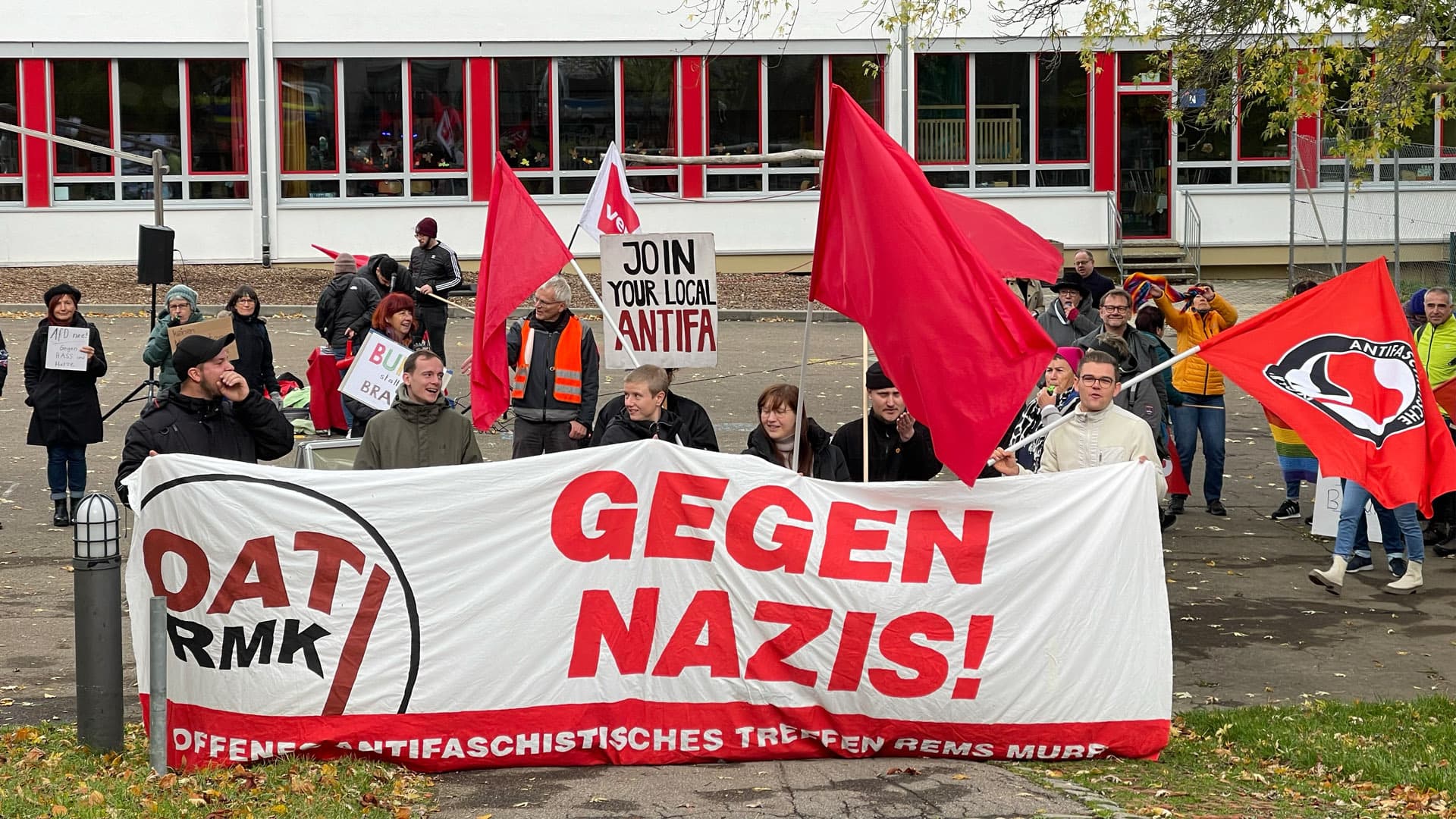 Erpressung, Überfälle, Farbanschläge: Wie ein links-grünes Vorfeld die militante Antifa ermöglicht