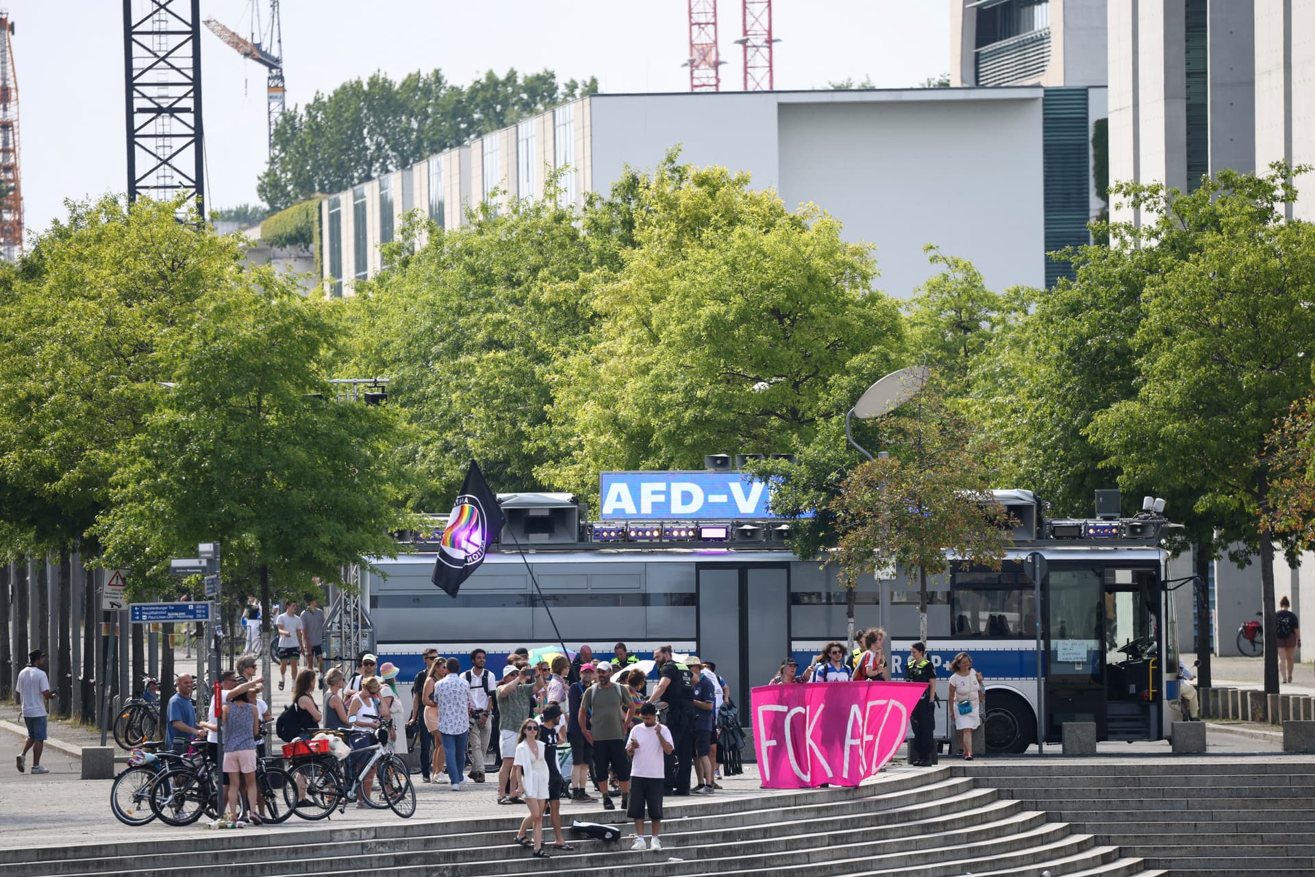 NIUS-Exklusiv: Polizei hätte Anti-Weidel-Demo auflösen müssen