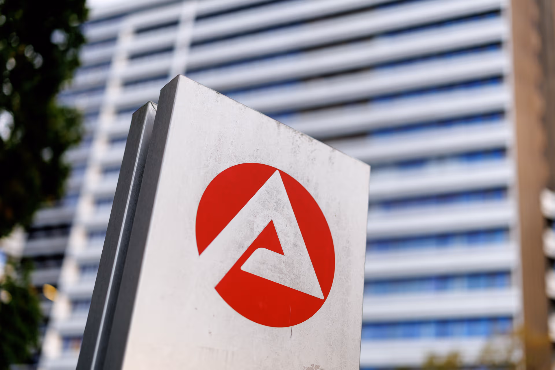 Arbeitslosenzahl im Juli auf knapp drei Millionen gestiegen