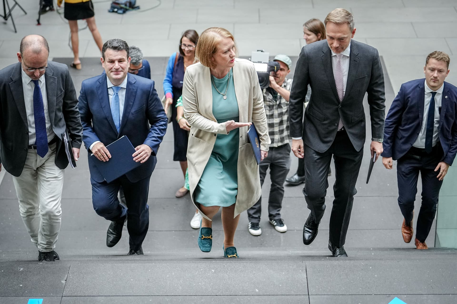 Kindergrundsicherung: Paus und Lindner nennen erste Details der neuen Familien-Unterstützung