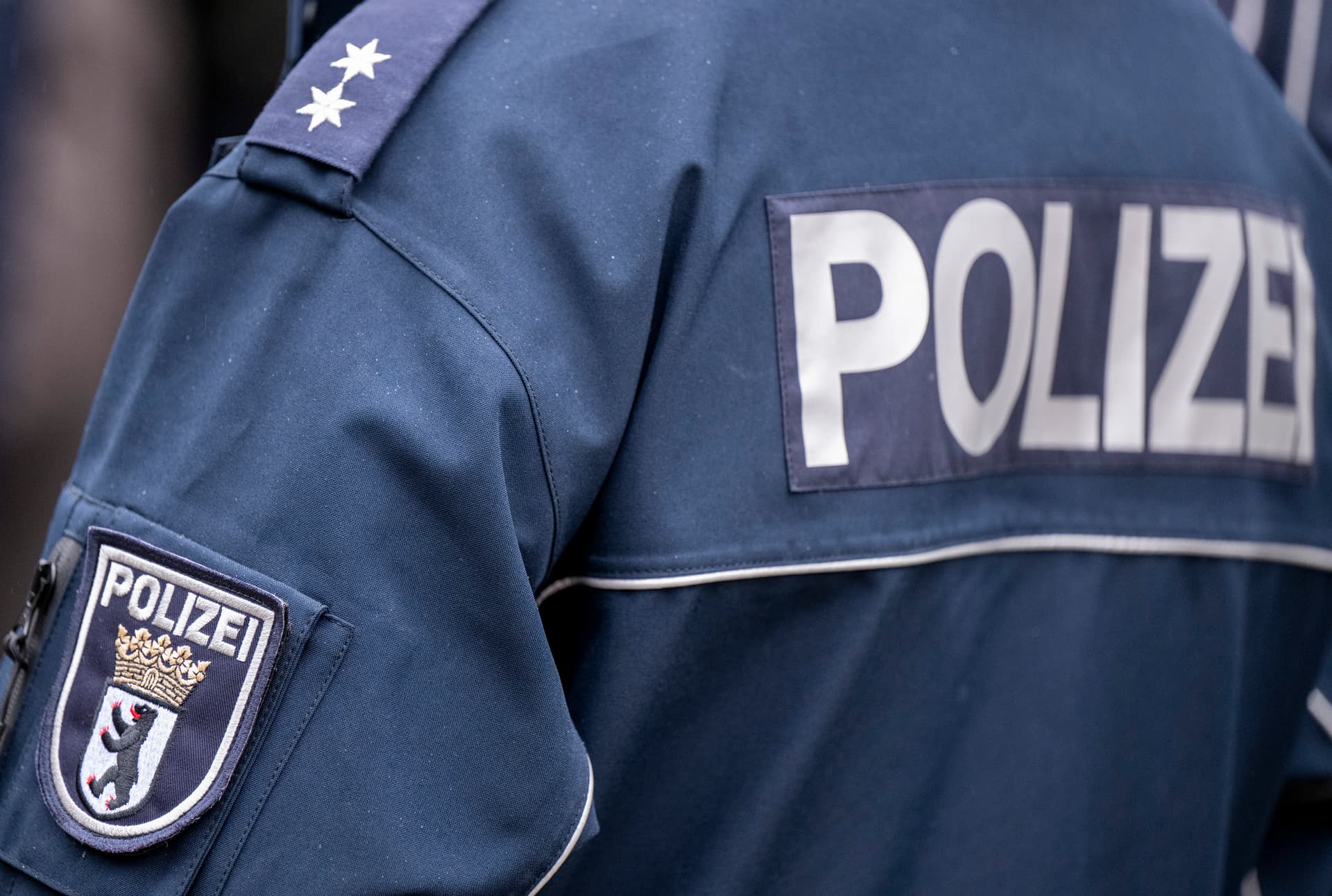 Polizist soll Kollegin mit K.O.-Tropfen betäubt und zur Vergewaltigung angeboten haben