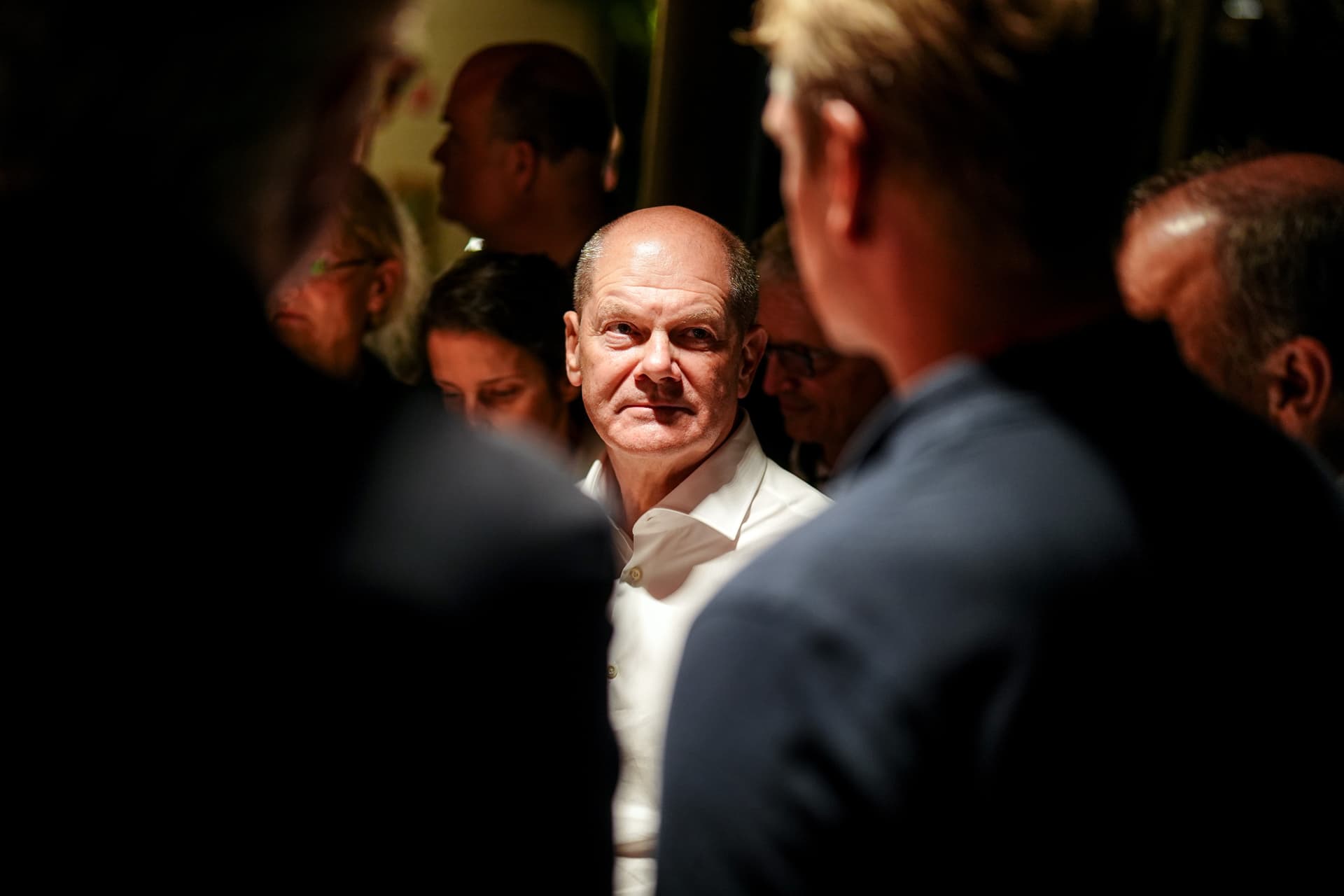 Während er beim G20-Gipfel in Brasilien ist: SPD-Putsch gegen Scholz!