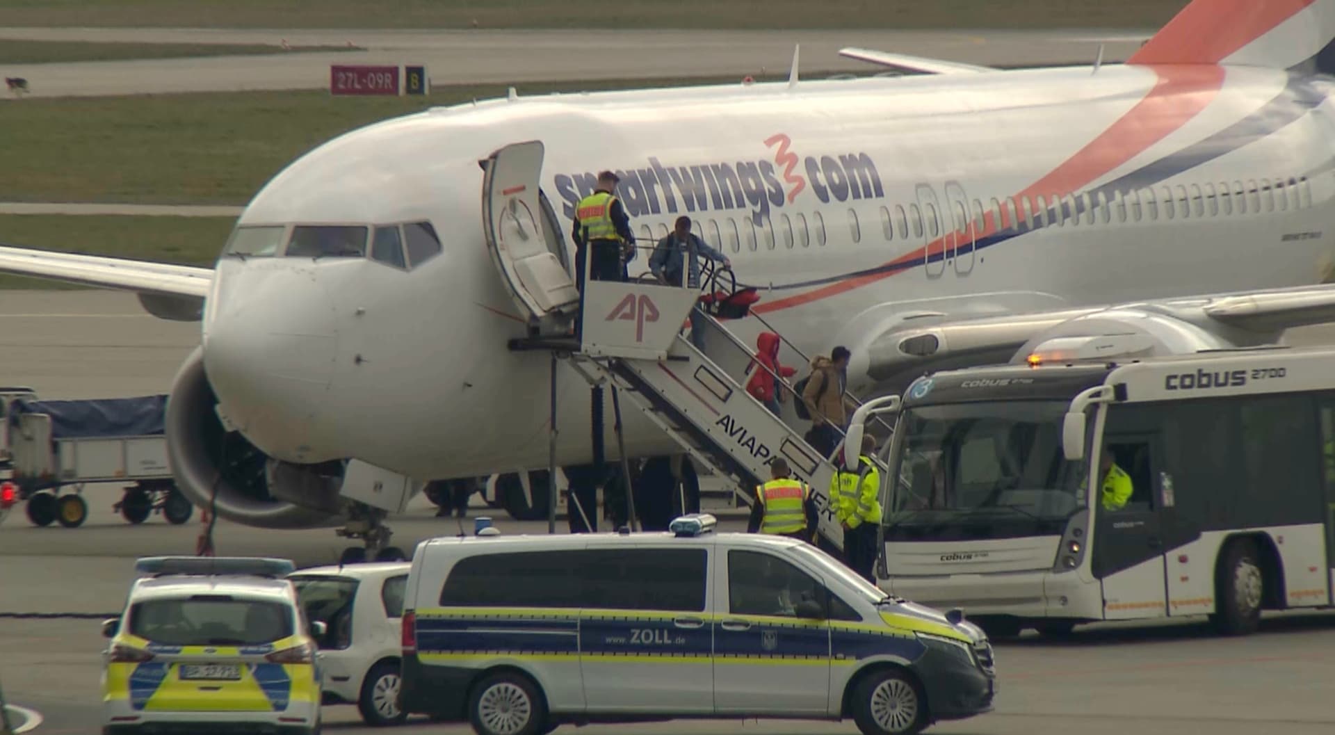 Chaos schon vor dem Start! Neuer Afghanen-Flug in Hannover gelandet