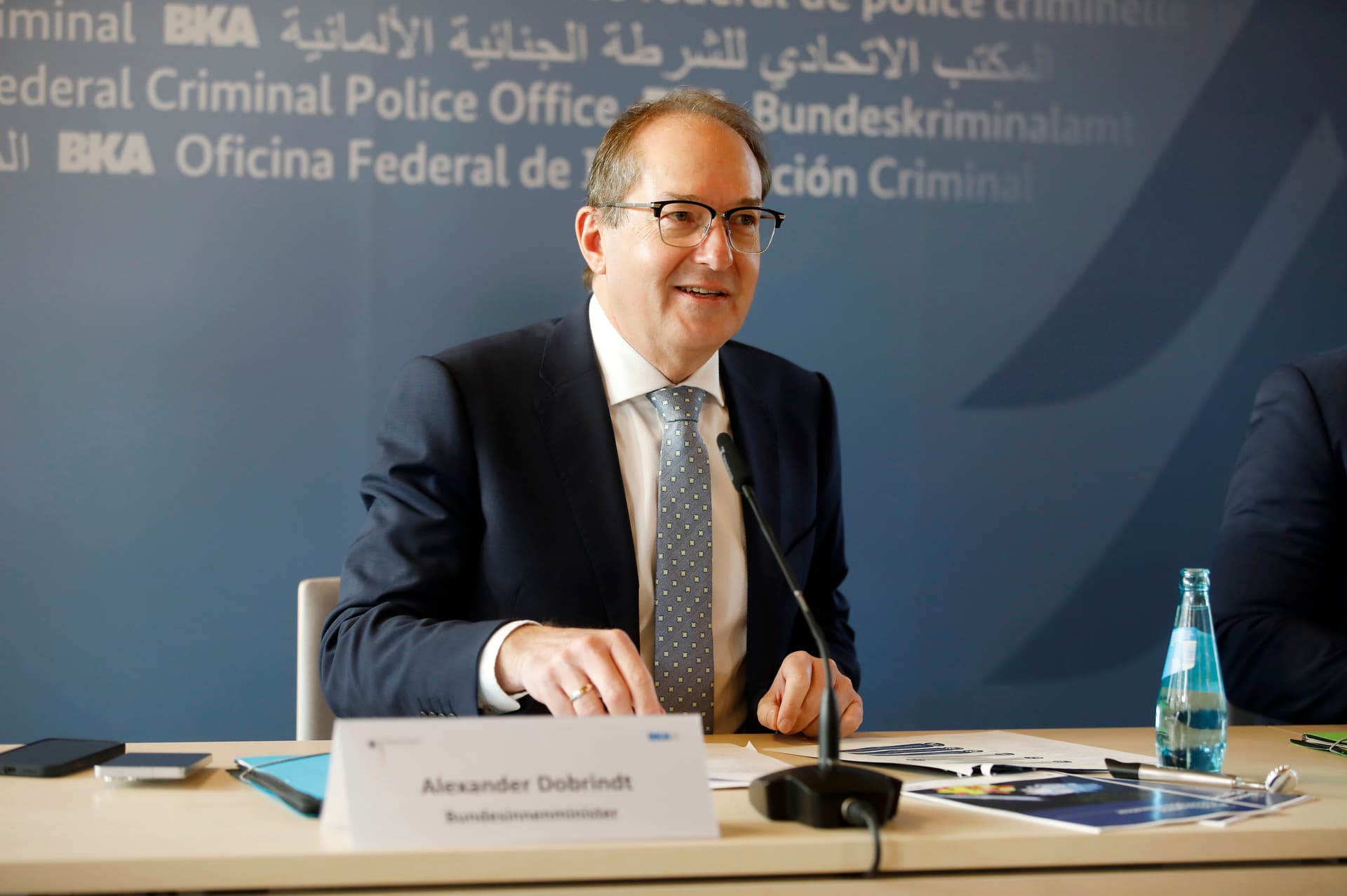 Dobrindt nennt SPD-Cannabis-Legalisierung „Scheißgesetz”