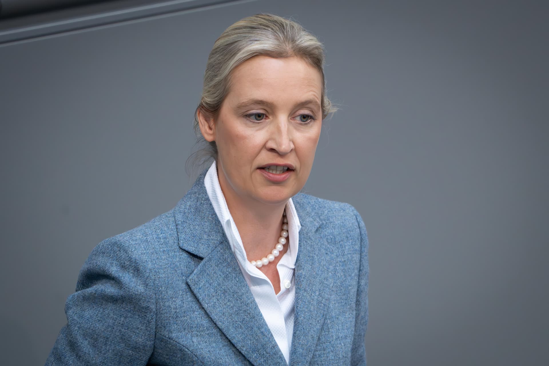 Alice Weidel: „Koalitionsvertrag ist Kapitulationsurkunde der CDU/CSU“ – NIUS dokumentiert Stimmen zur Regierungsbildung