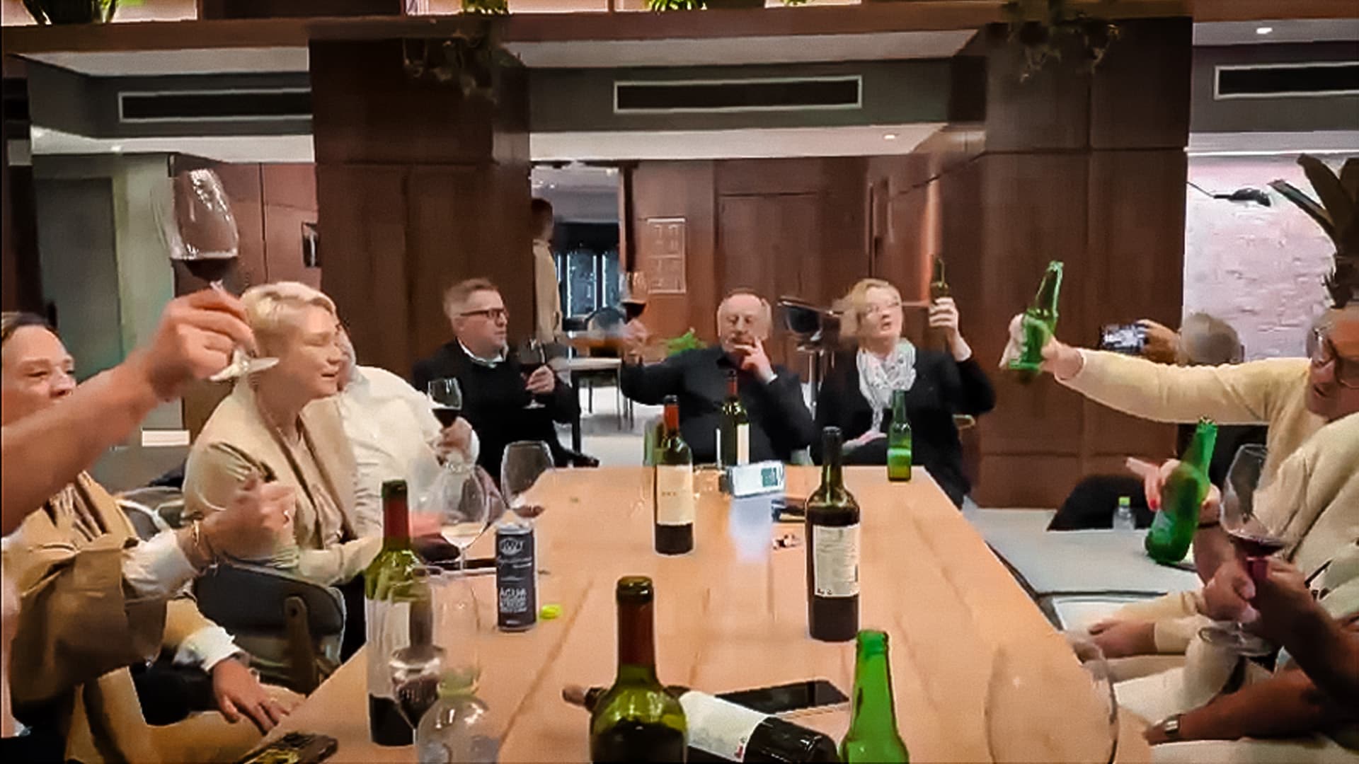 Prost, Steuerzahler! Sauf- und Sing-Video von Manuela Schwesig in Brasilien aufgetaucht
