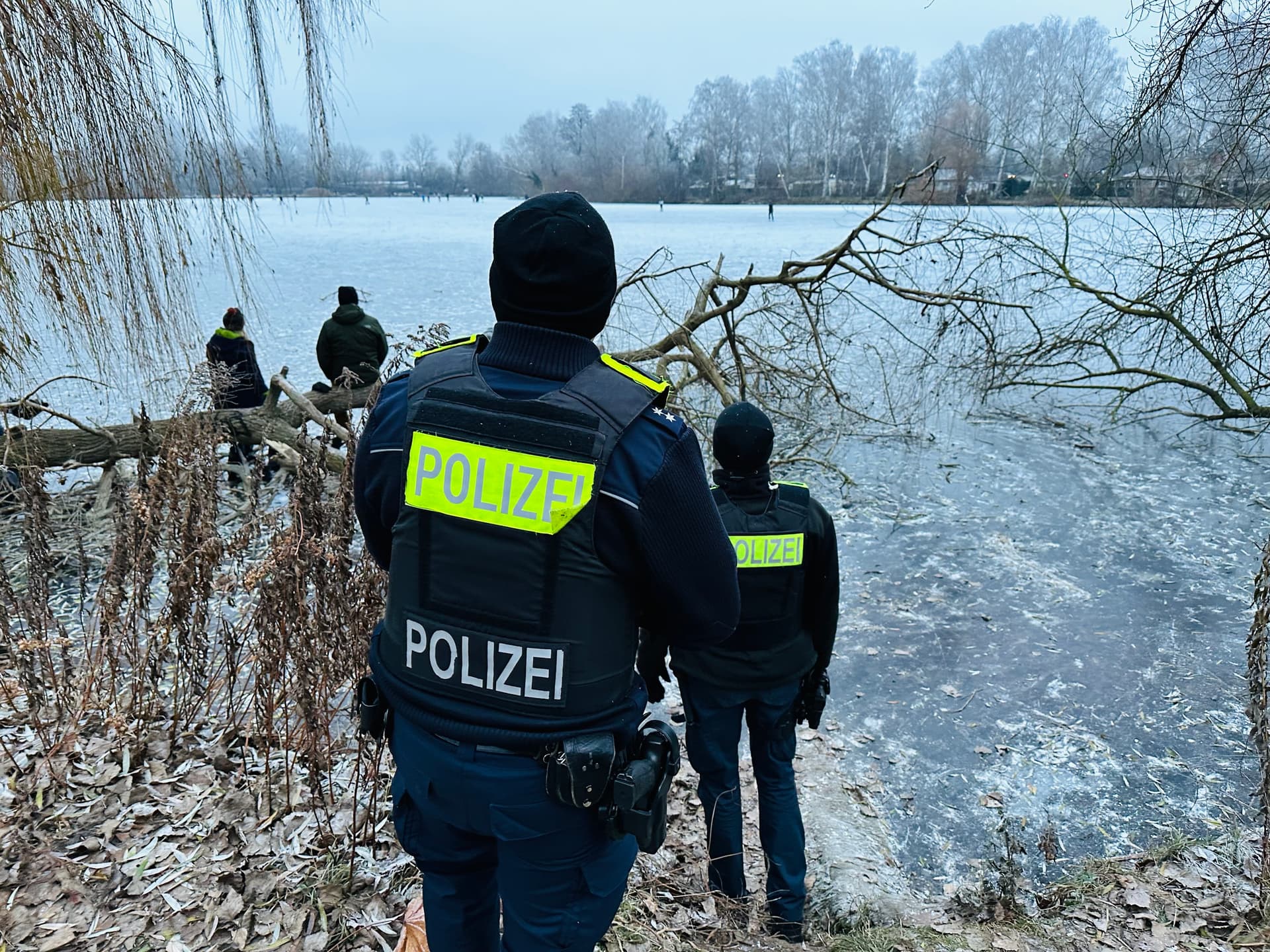 Pünktlich zum Frühling kommen die Winterjacken der Polizei