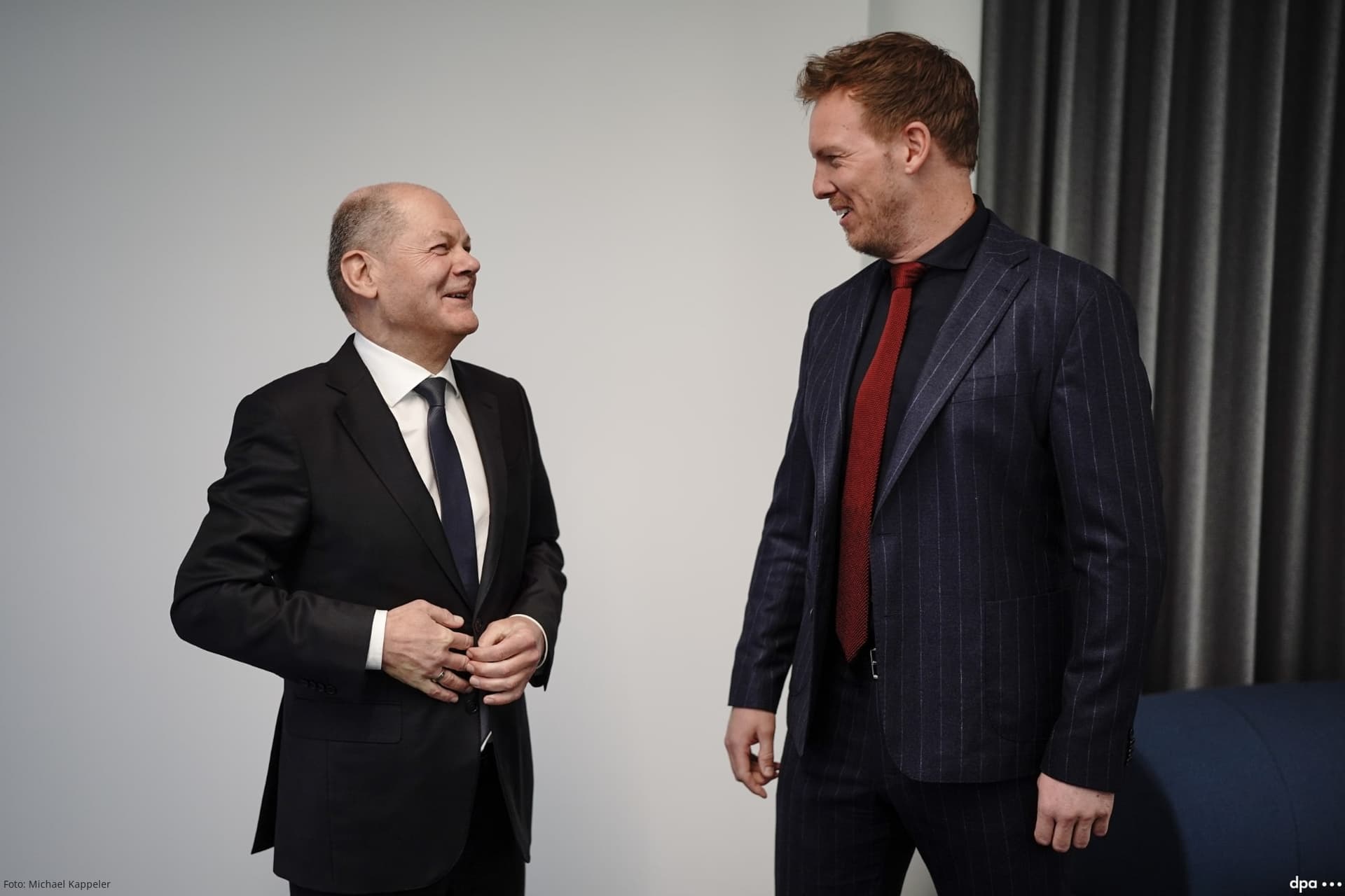 Was kann die Nationalmannschaft von der Regierung lernen, Herr Scholz? Der Kanzler: „Besser nichts!“