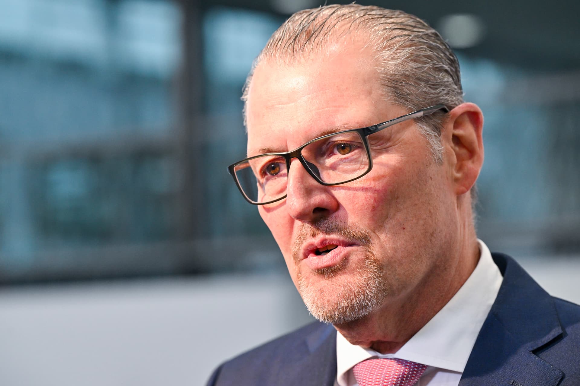 Arbeitgeber gehen auf Bundesregierung los: Einfrieren der Rente ist „das teuerste Sozialgesetz dieses Jahrhunderts“