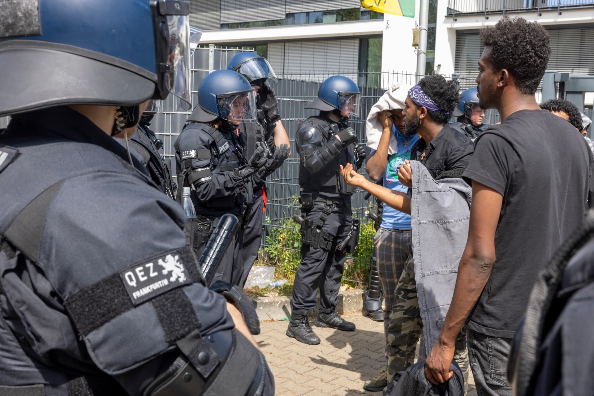 „Wäre die Polizei nicht da, würde Gießen brennen“: Ausschreitungen bei Eritrea-Festival in Gießen