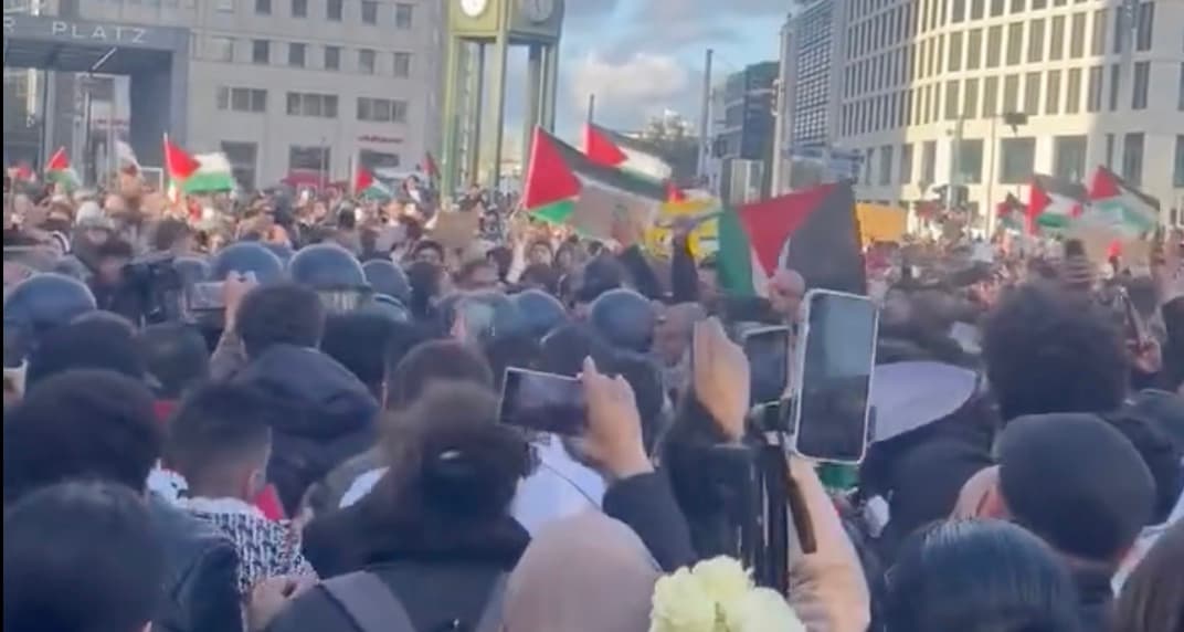 Trotz Versammlungsverbot: 1200 Hamas-Unterstützer verbreiten Israel-Hass in Berlin
