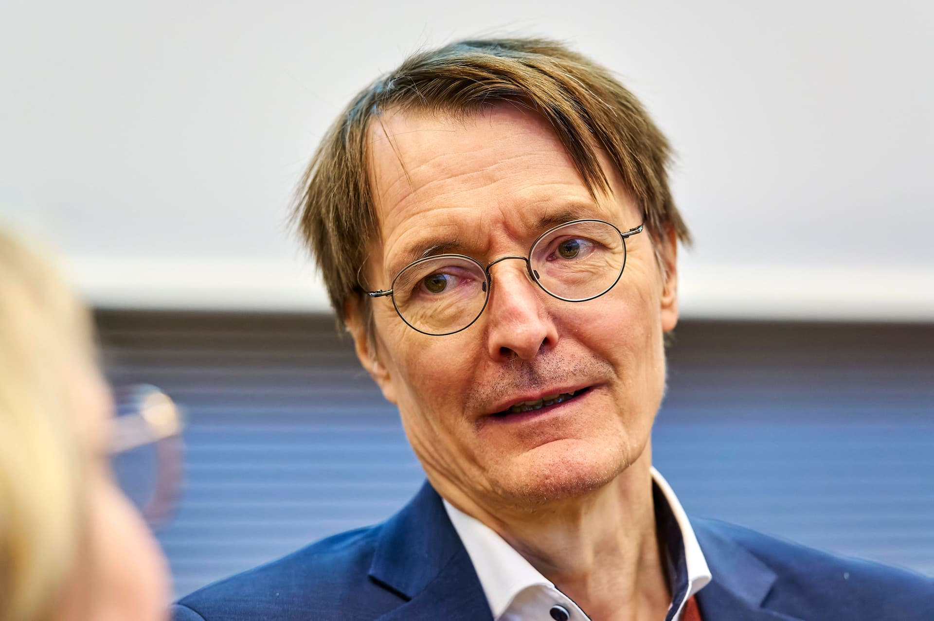 „Er kann nicht aus seiner Haut“: Kassenärzte-Chef kritisiert Lauterbachs Corona-Panikmache