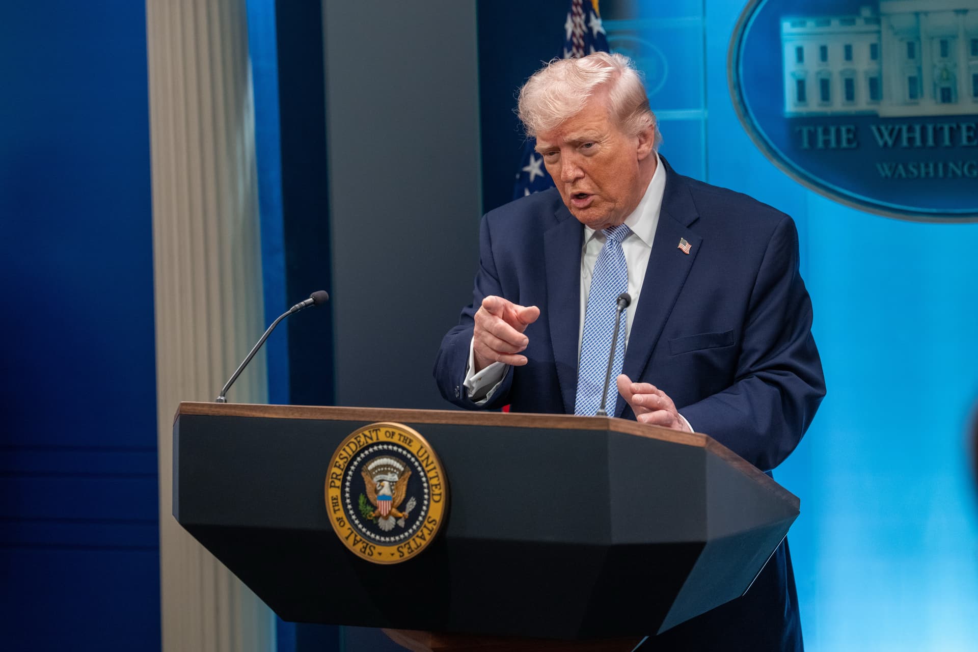 Trump kritisiert Deutschland und die Nato – und droht Iran-Mullahs mit Vernichtung