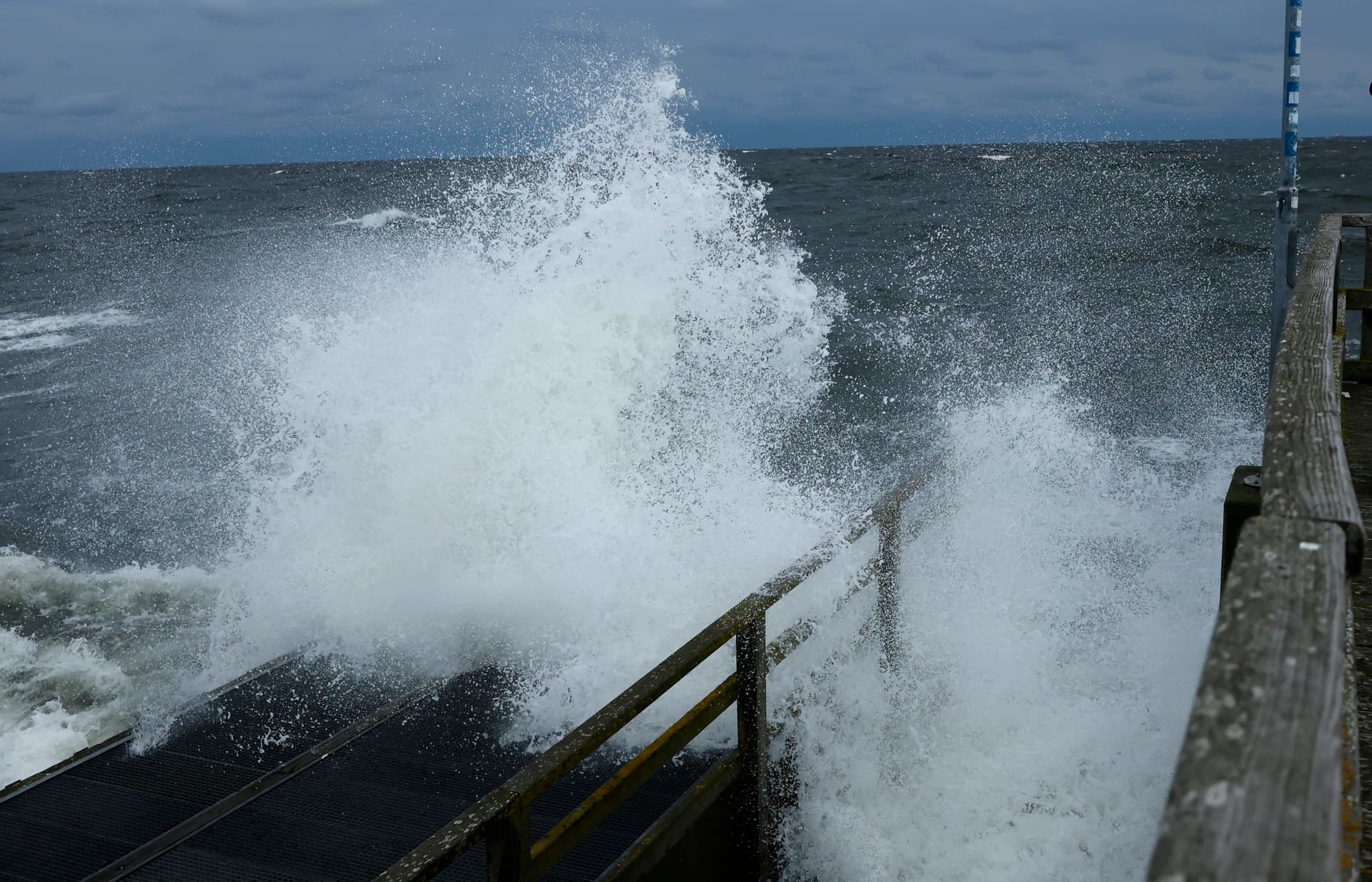 Sturmflut-Alarm an der Ostsee-Küste! Behörden warnen Bewohner und Touristen