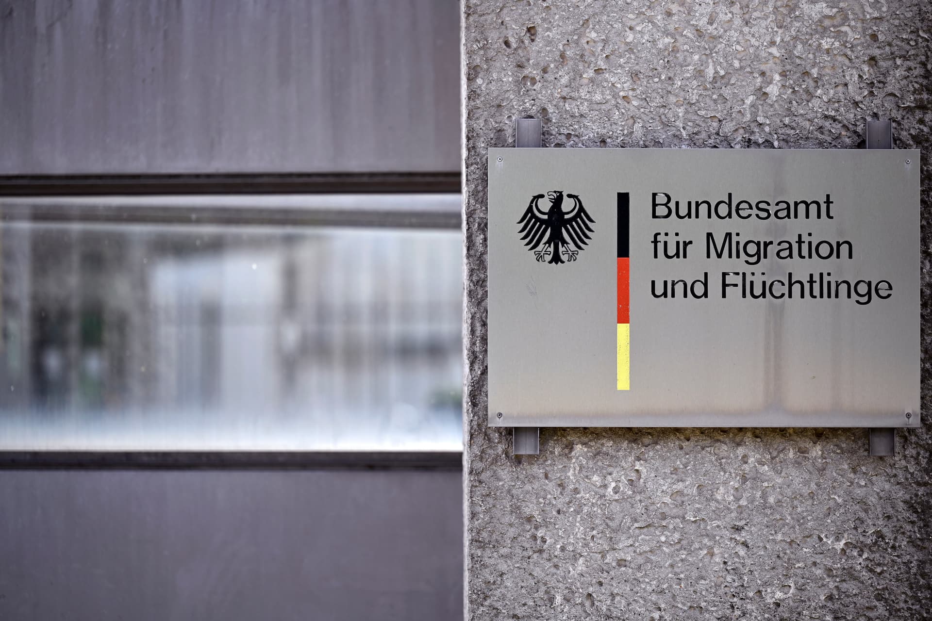 Registrierten Asyl-Bewerbern Leistungen komplett streichen: 70 Prozent der Deutschen sind dafür!