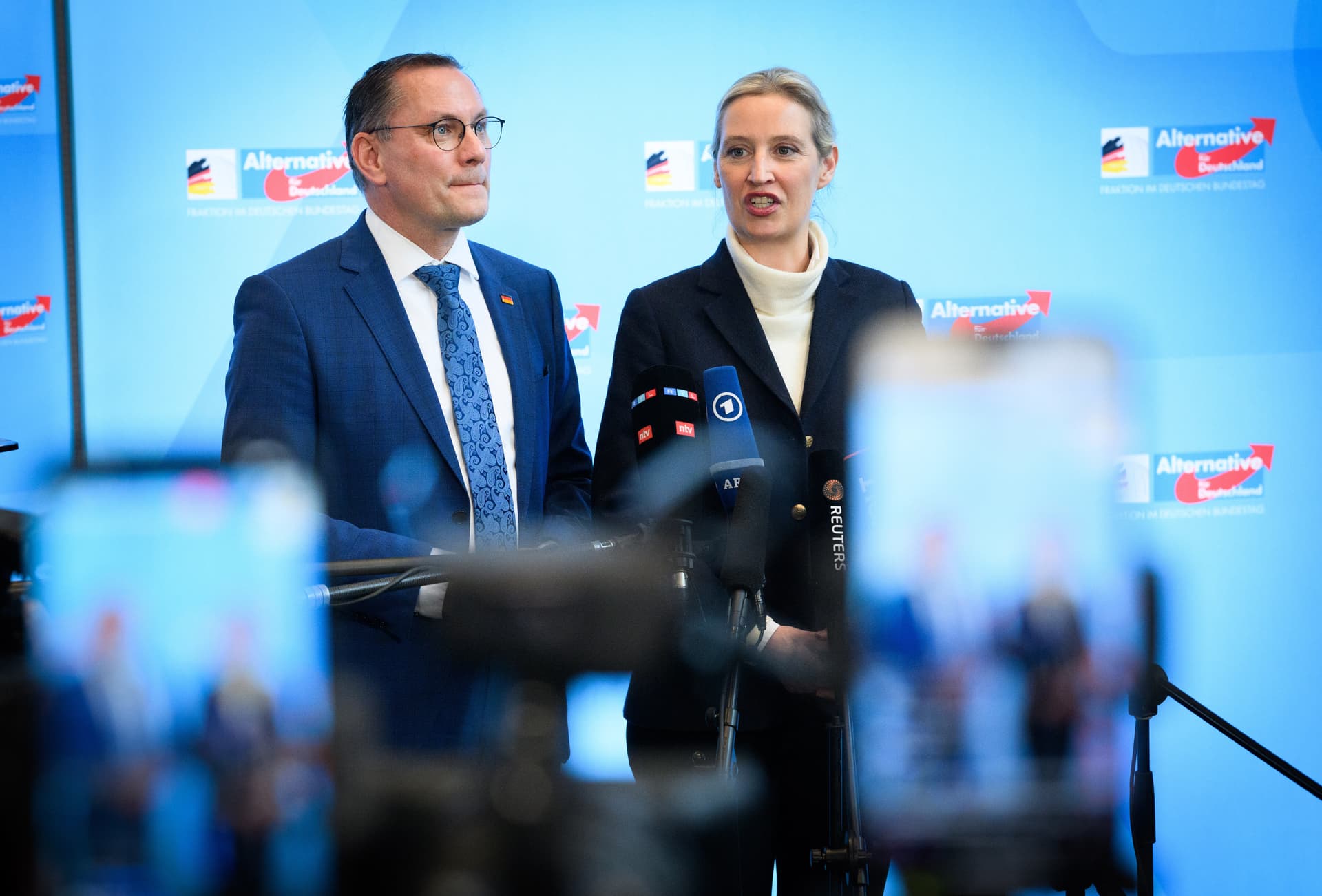 Müssen AfD-Mitglieder jetzt um Job oder Konto bangen? – Antworten auf die wichtigsten Fragen zur Einstufung als „gesichert rechtsextremistisch“