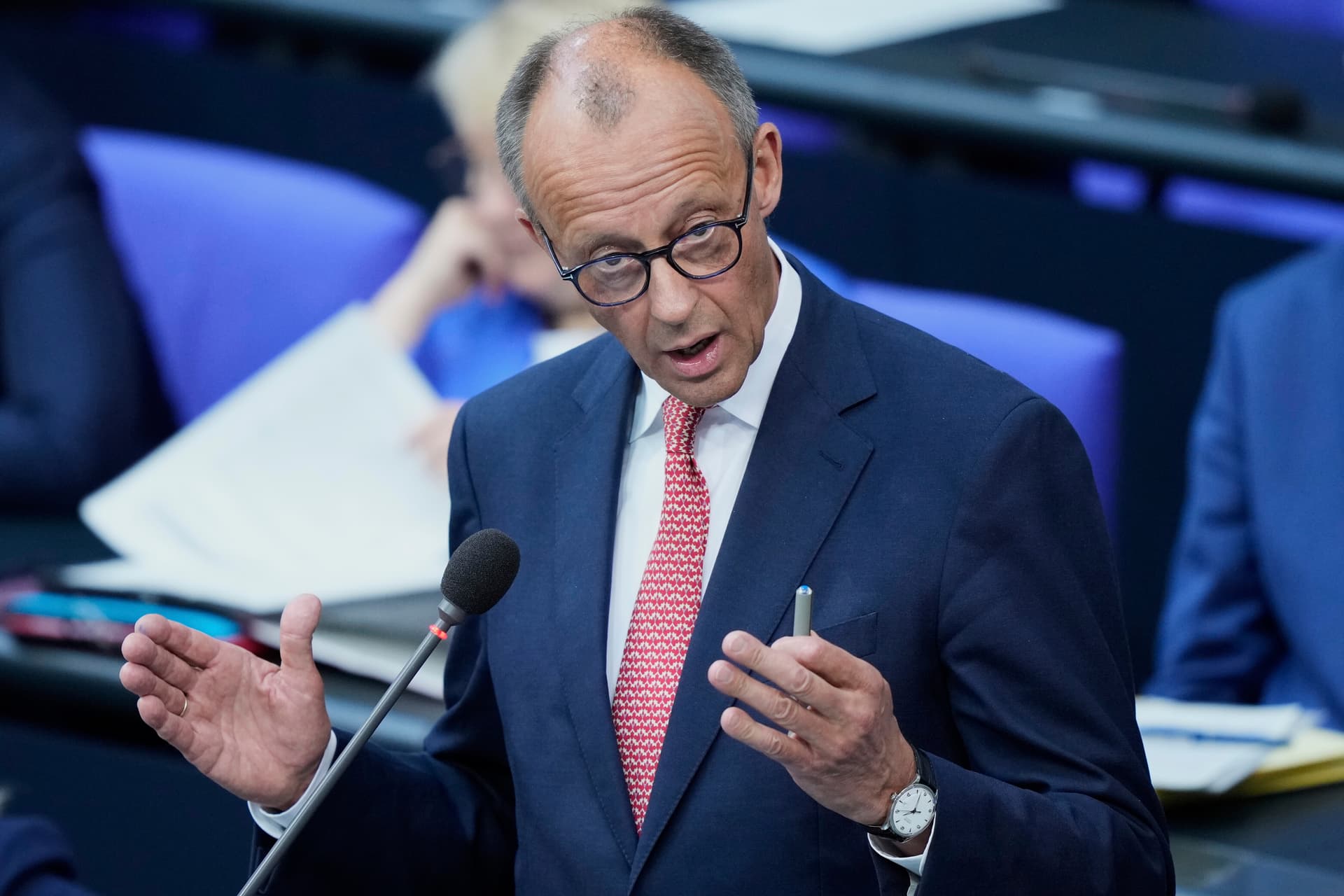 Merz spricht sich für linke Richterin aus: „Wir sollten selbst hier auch stark genug sein, eine entsprechende Mehrheit im Bundestag für (die) Kandidatinnen zu finden.”