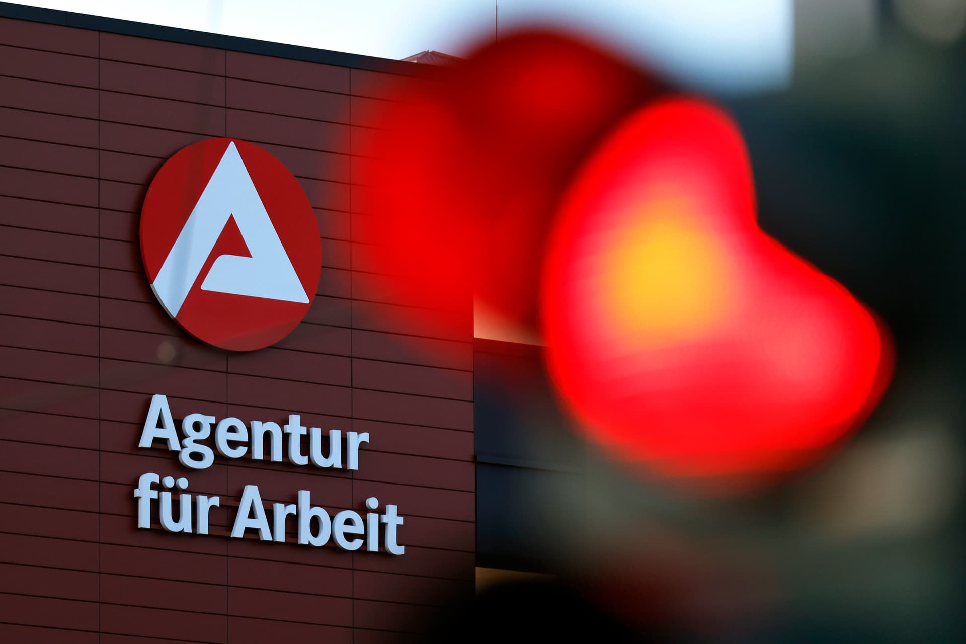 3 Millionen im Sommer! Die neue Rekord-Arbeitslosigkeit ist fast komplett eingewandert
