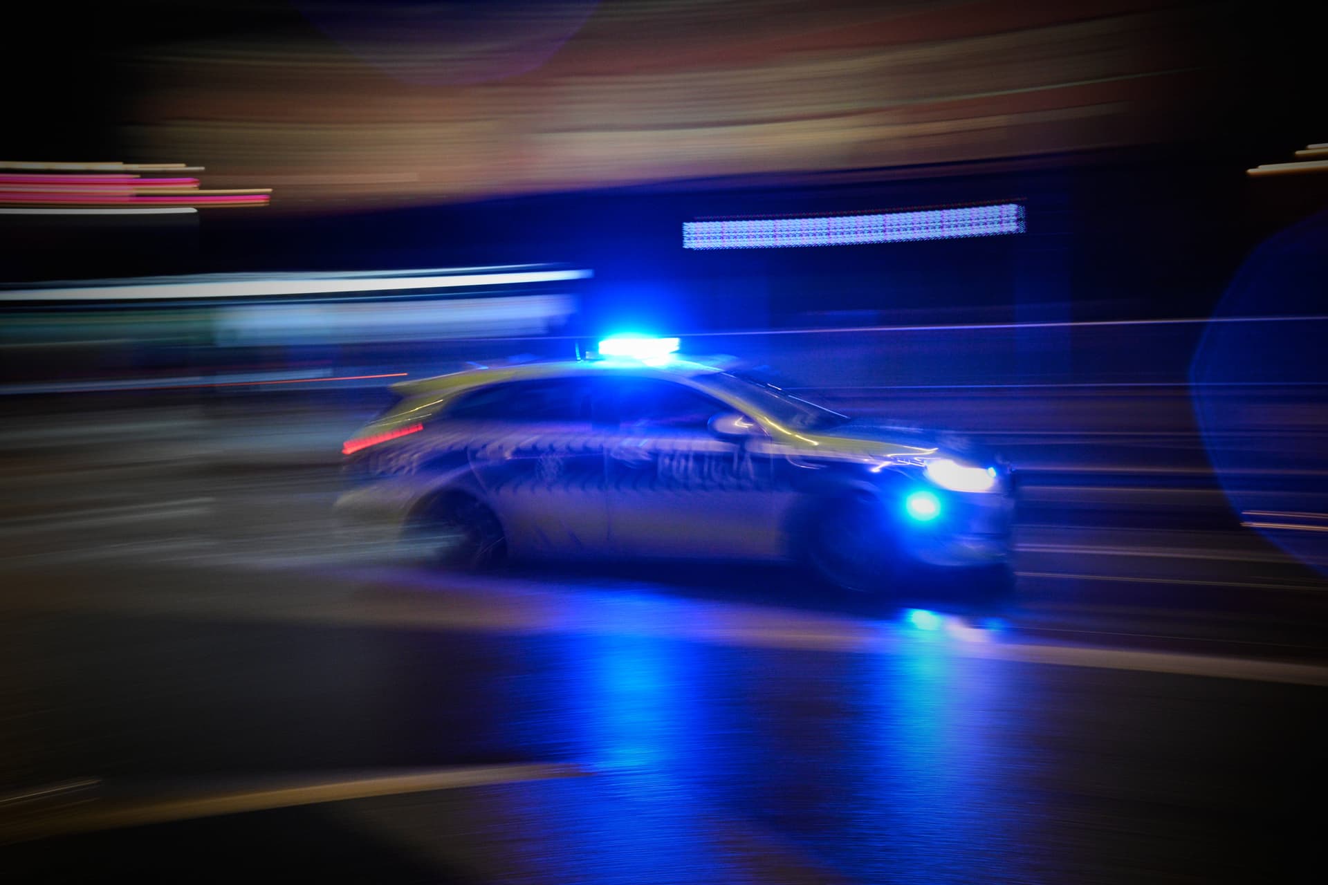 „Er sagte, er muss mir das Herz rausschneiden“: Syrer stürmt Wohnung und verprügelt Frau mit Knüppel