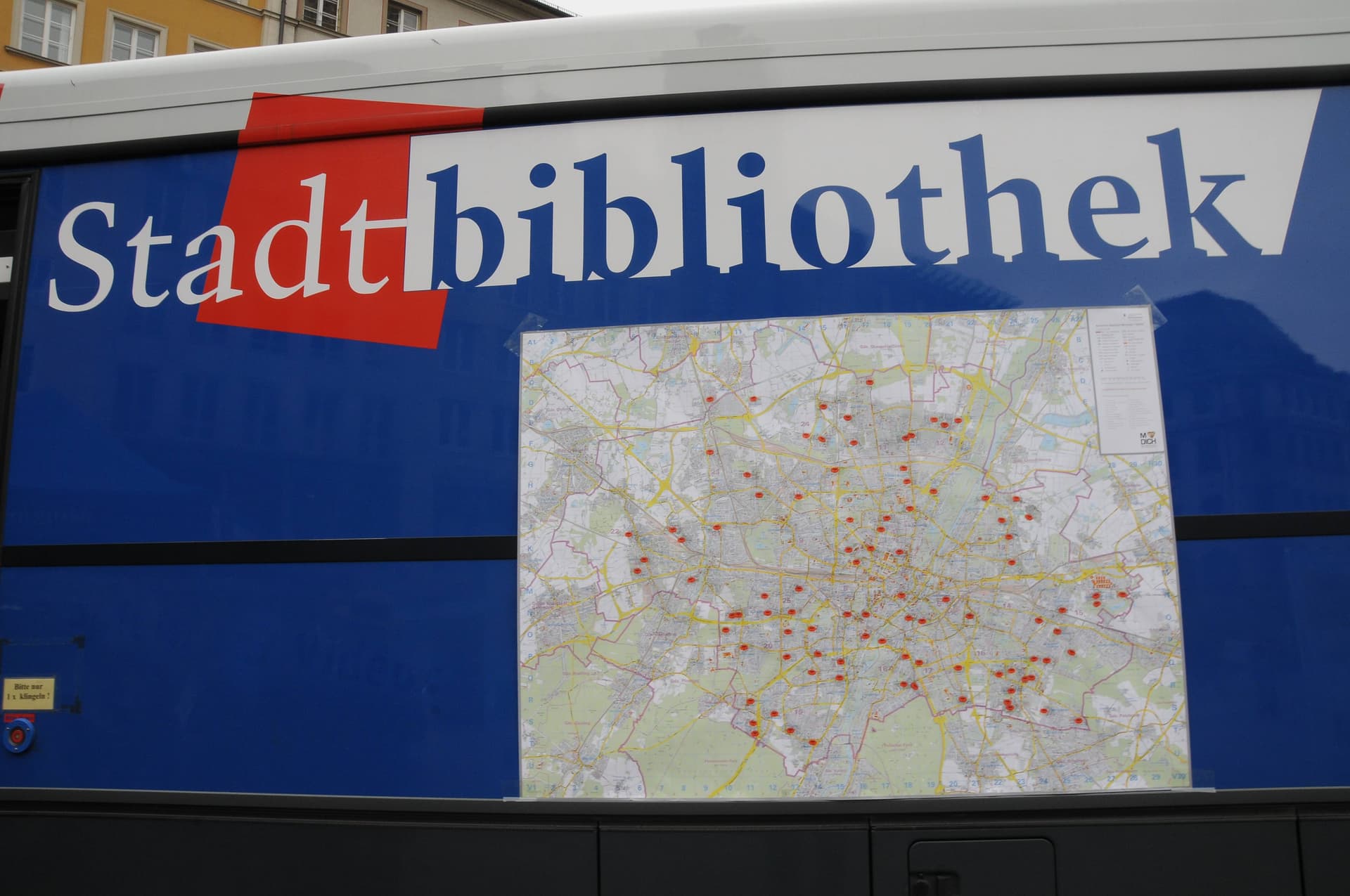 Münchner Stadtbibliothek: Sexualisierte „Drag Queens“ sollen vor Kindergartenkindern lesen