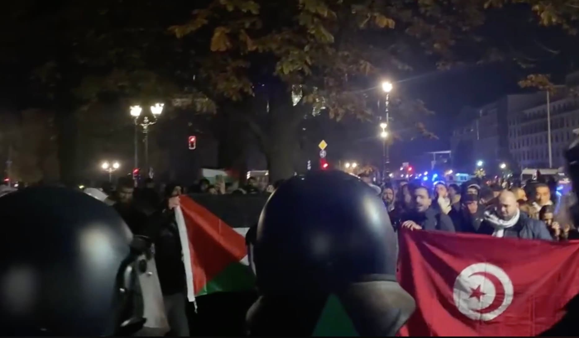 Ausschreitungen in Berlin: Hamas-Sympathisanten attackieren Polizei mit Silvester-Raketen