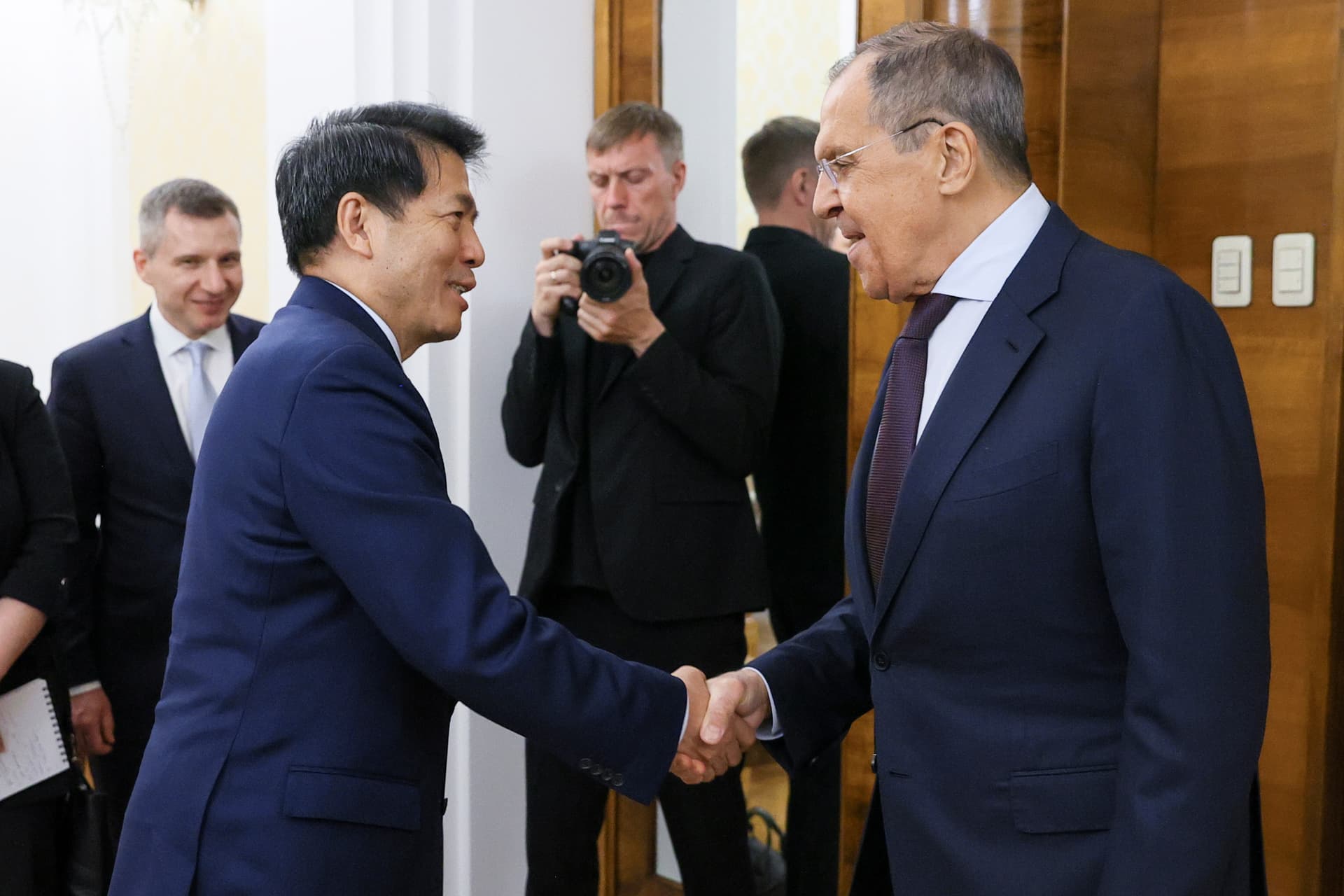 Beste Freunde gegen die Ukraine: Sergej Lawrow bedankt sich bei China