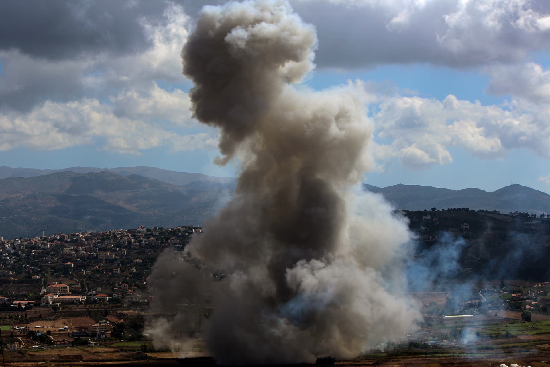 Eskalation im Nahen Osten: Israel greift an mehreren Fronten an
