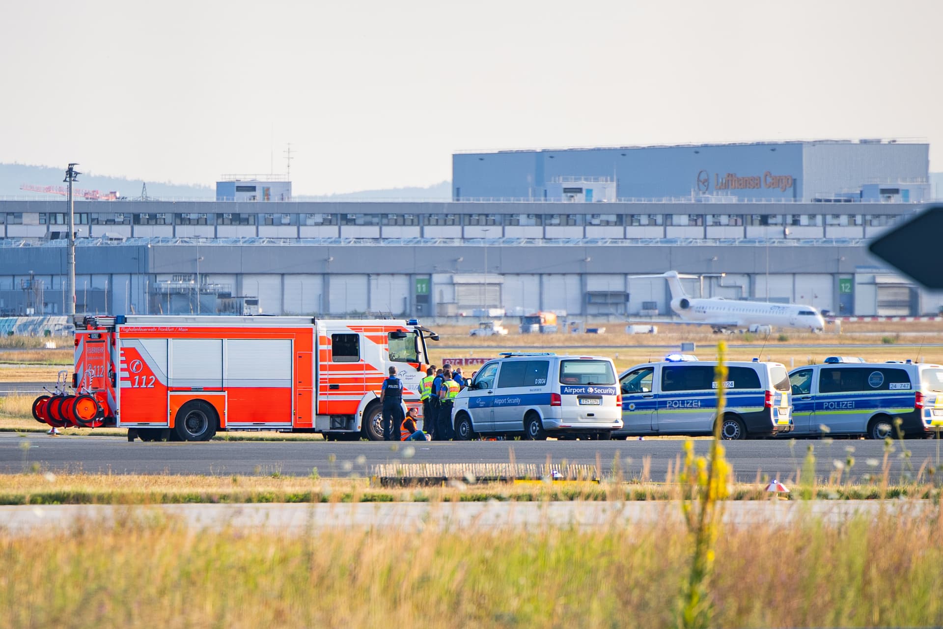 Klima-Kleber am Frankfurter Flughafen – Flugverkehr eingestellt!