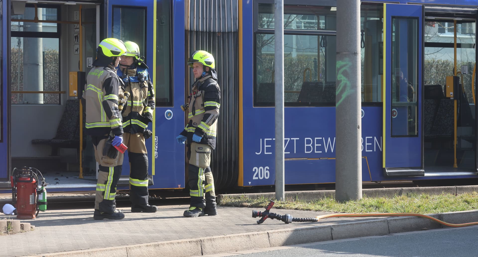 Ehefrau in Straßenbahn angezündet – Georgier stellt sich der Polizei