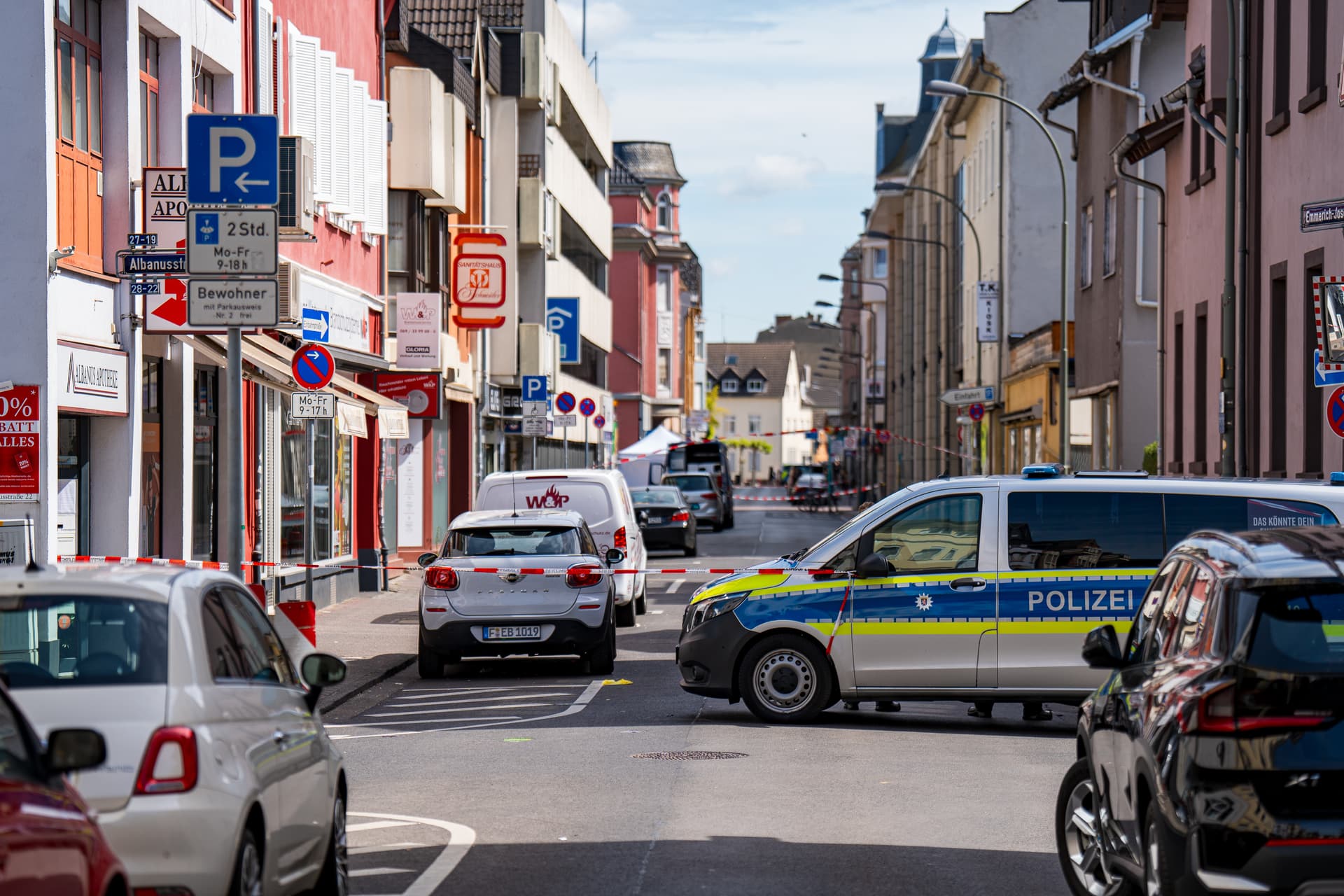Frankfurt/Main: 19-Jähriger tot vor Parkhaus gefunden