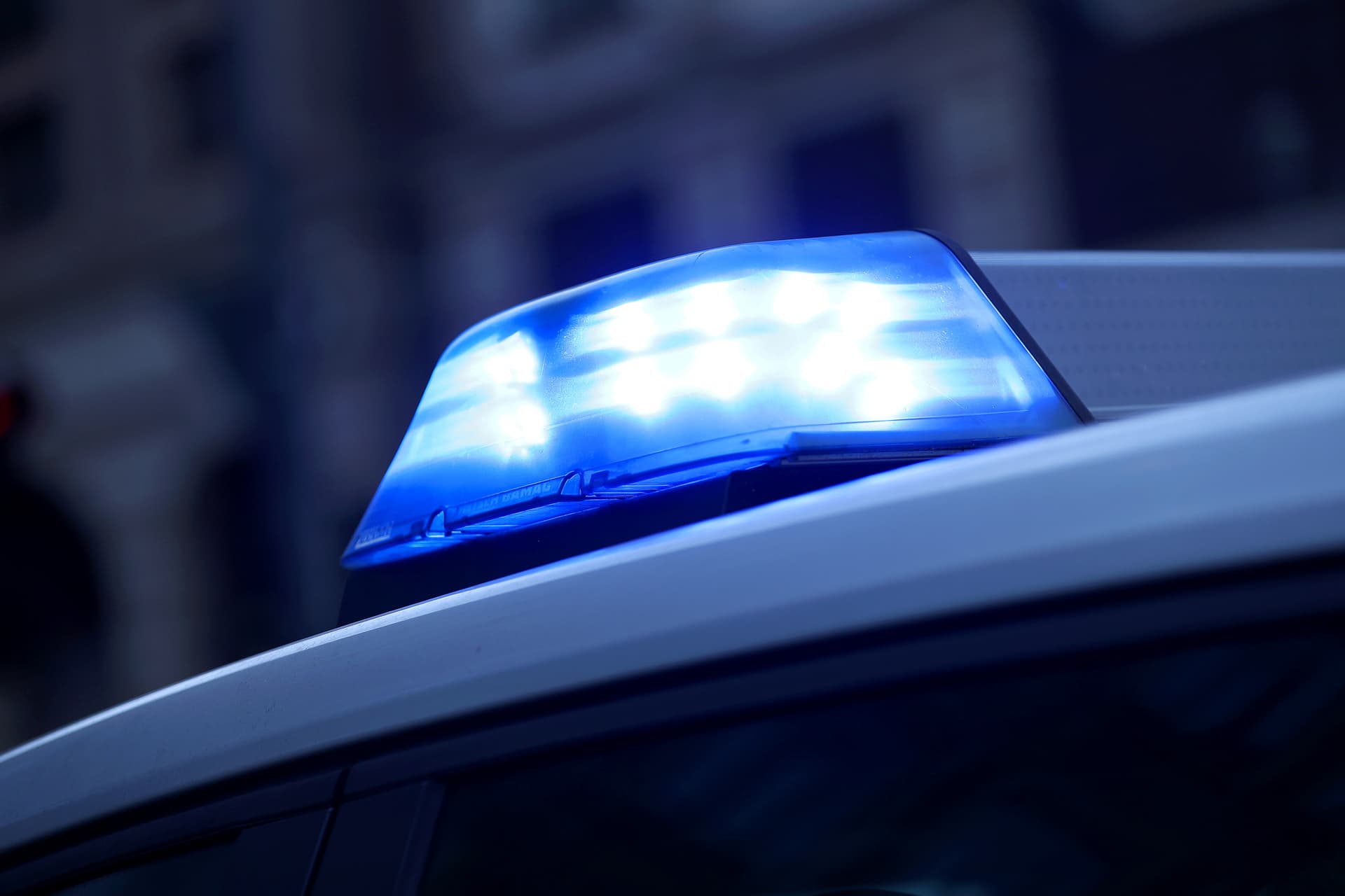 Berlin: 86-jähriger Mann niedergeschlagen und Zahnprothese geraubt