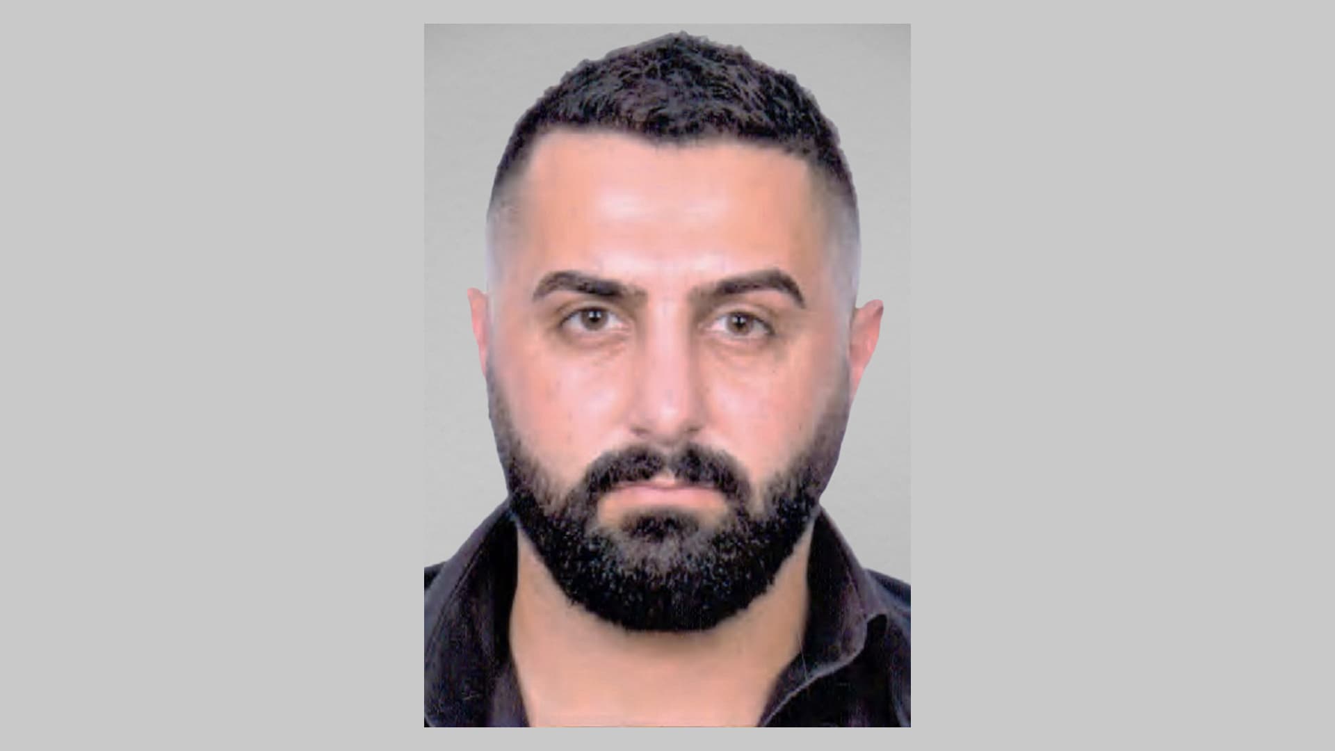Er schoss auf einen Mann: Polizei fahndet nach Pistolen-Mann Erhan Öz