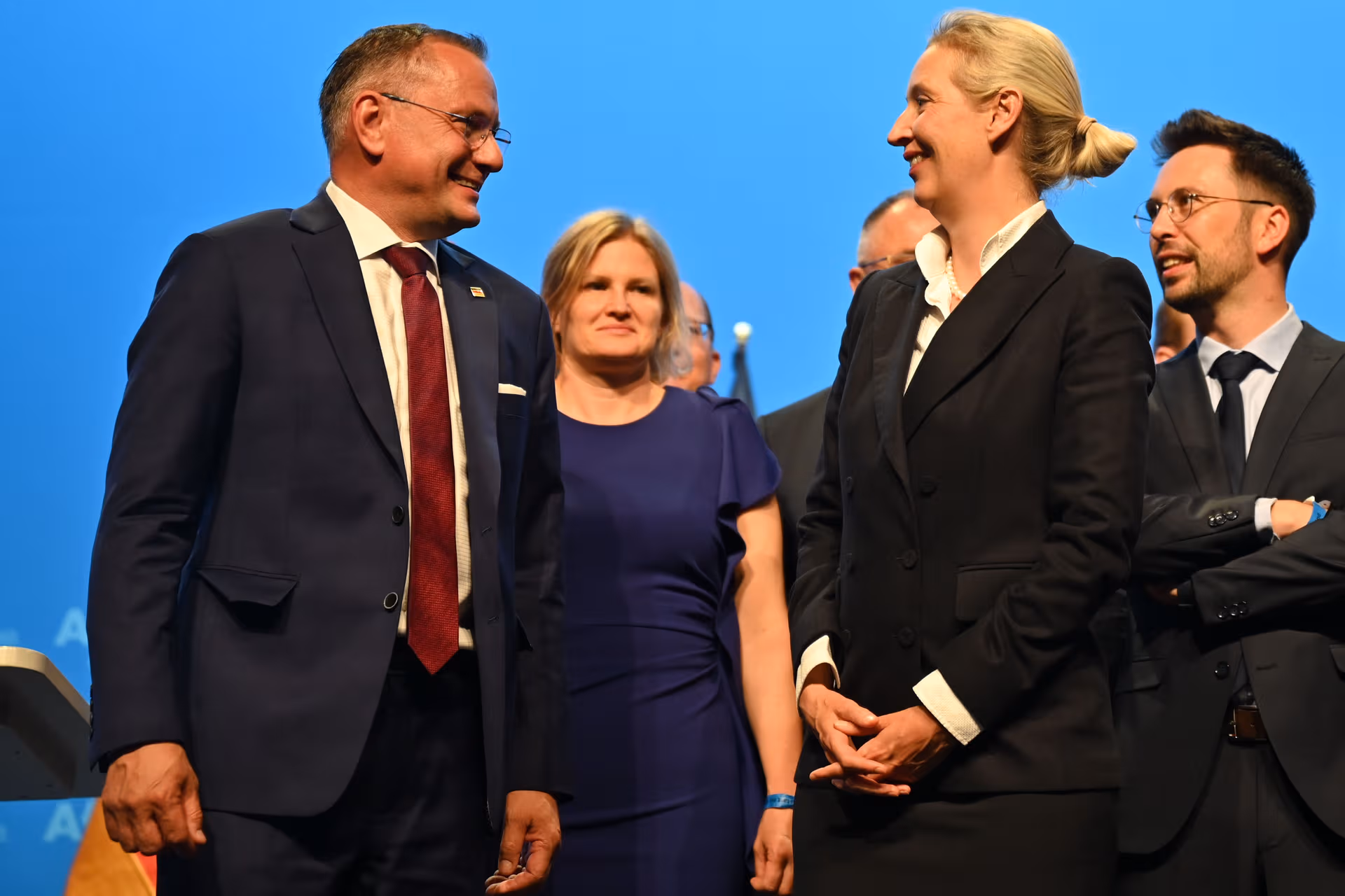 INSA-Sonntagstrend: AfD baut Vorsprung vor Union aus – mehr Deutsche gegen Parteiverbot als dafür