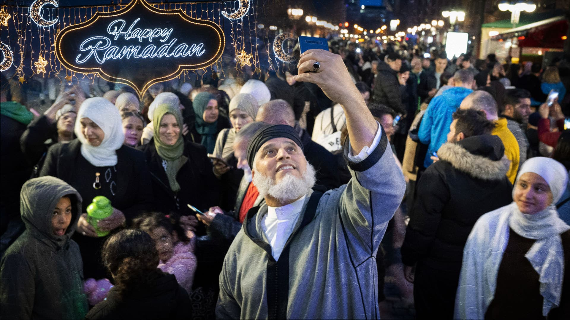 Selbstverleugnung und doppelte Standards: Der Ramadan zeigt, wie tief die deutsche Identitätskrise ist