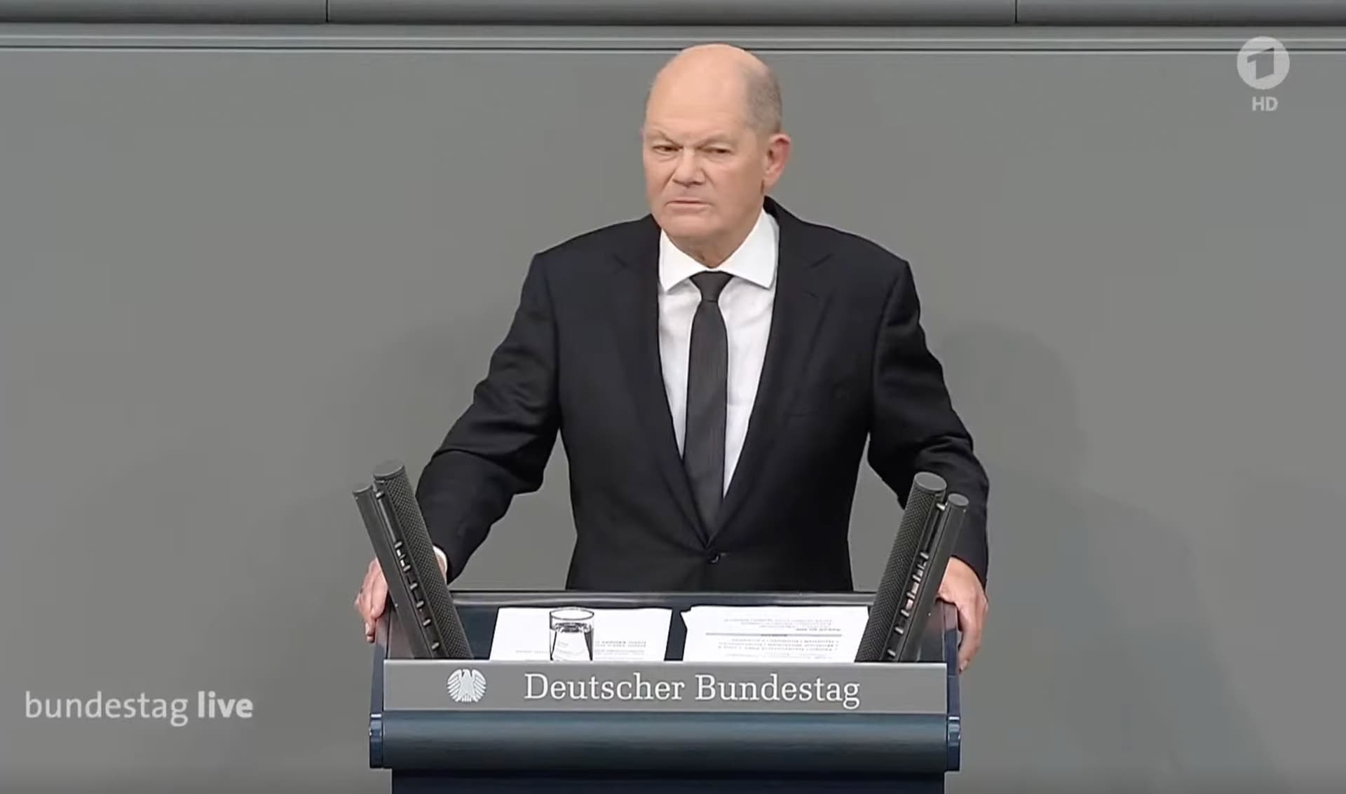 Scholz erntet Lacher in Haushaltsdebatte: „Wir haben dafür gesorgt, dass sich Arbeit in Deutschland wieder lohnt“