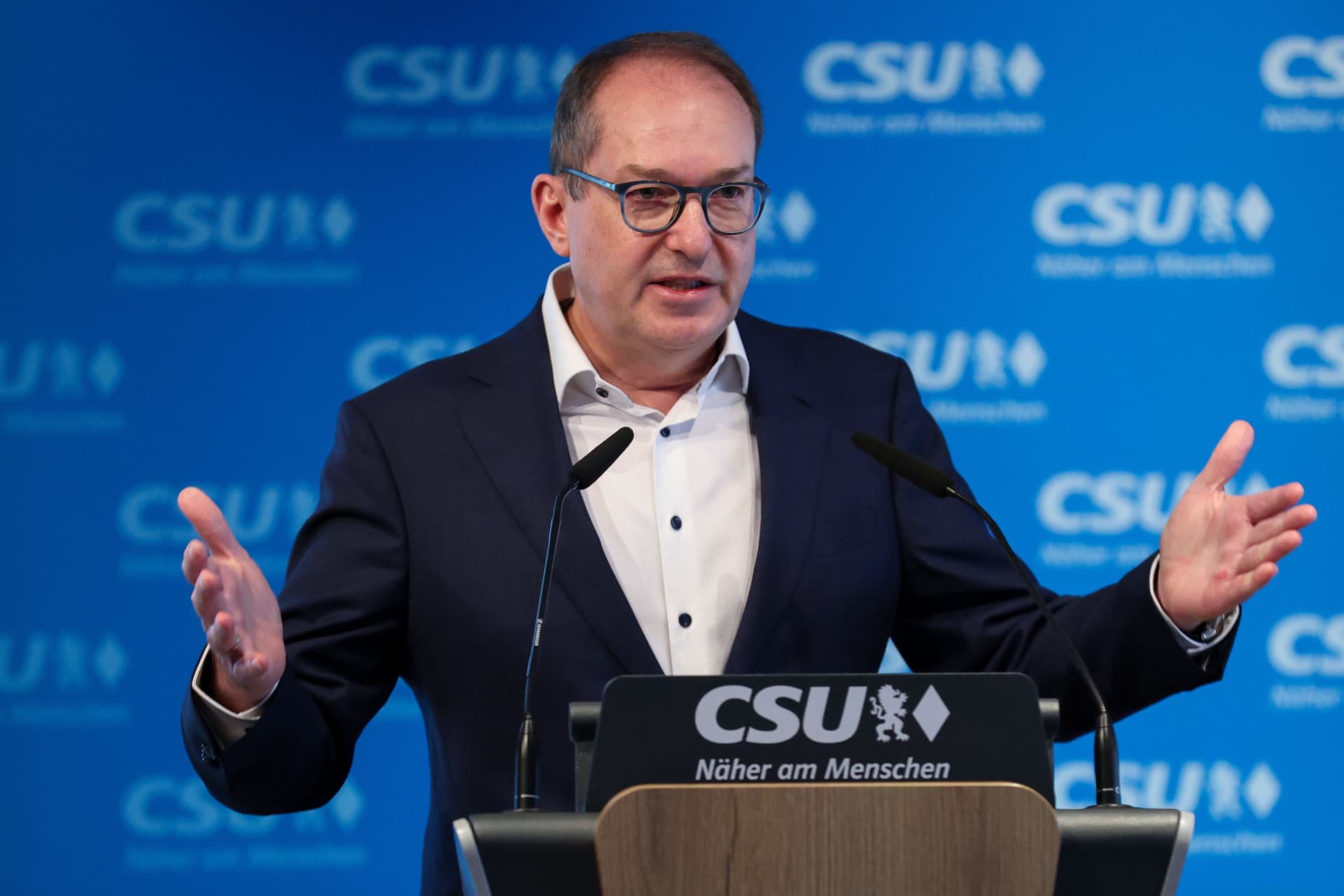 Droht CSU-Landesgruppenchef Alexander Dobrindt hier eine Minderheitsregierung an?